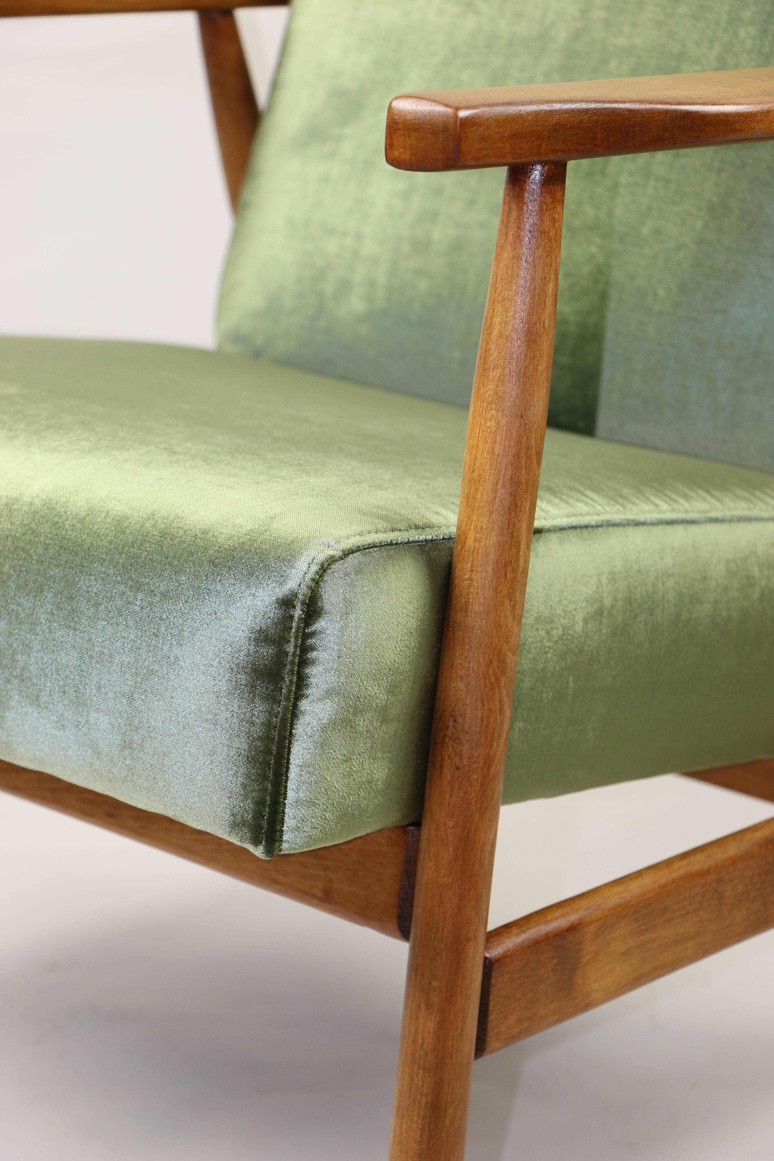 Vintage green velvet armchair, 1970