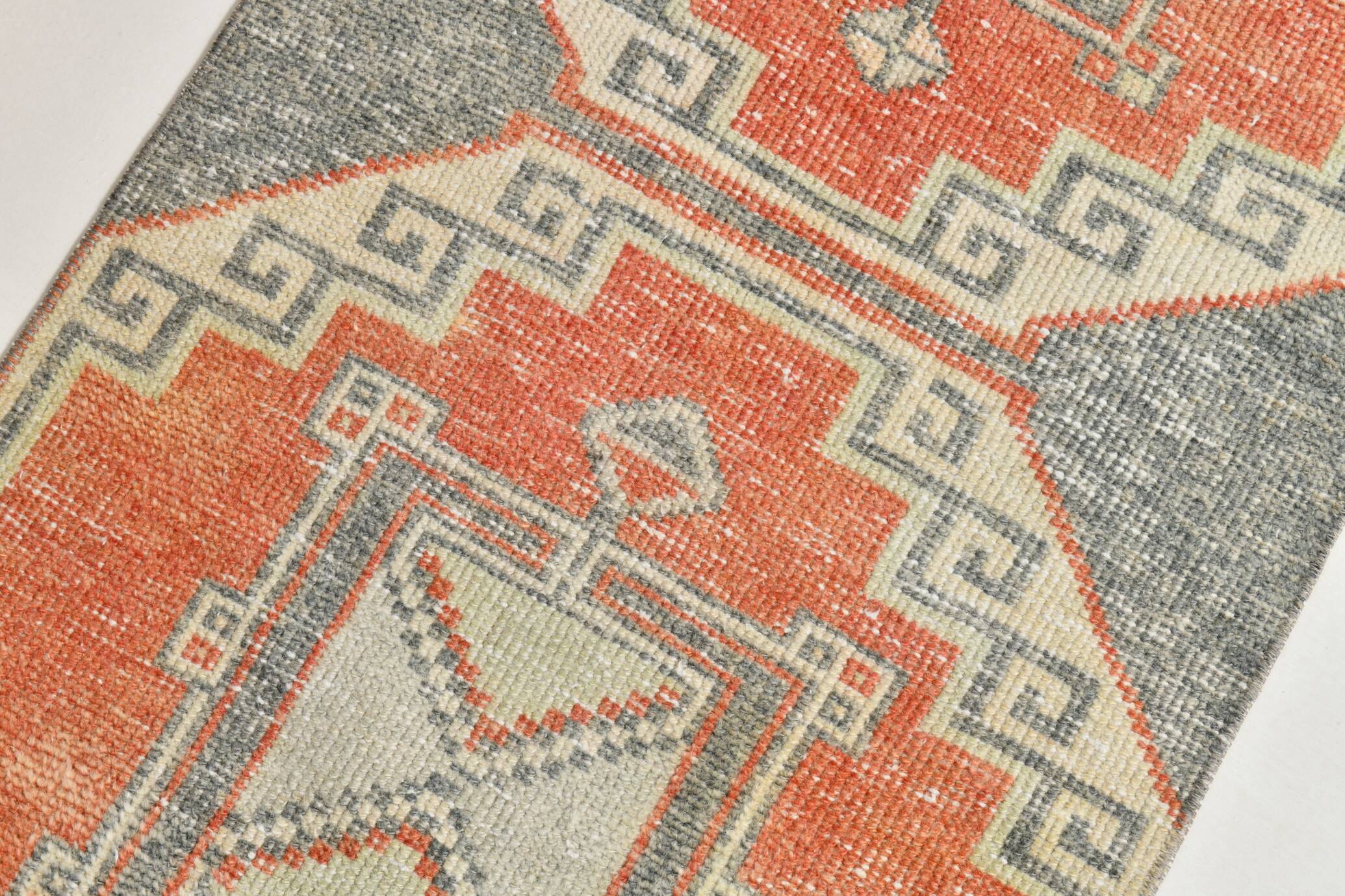 Tapis vintage orange et gris de petite taille 2x3