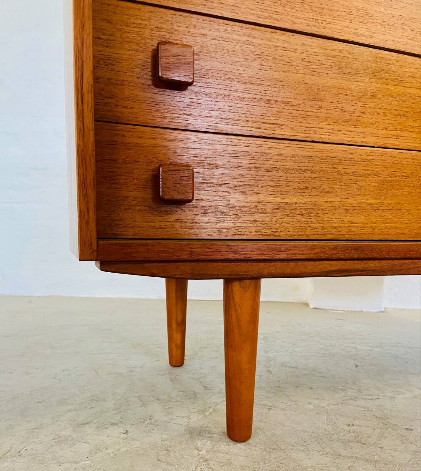 Buffet danois rétro vintage en teck du milieu du siècle par Domino Møbler