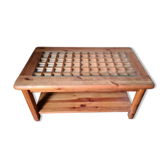 Table basse en bois avec des petits casiers