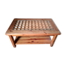 Table basse en bois avec des petits casiers