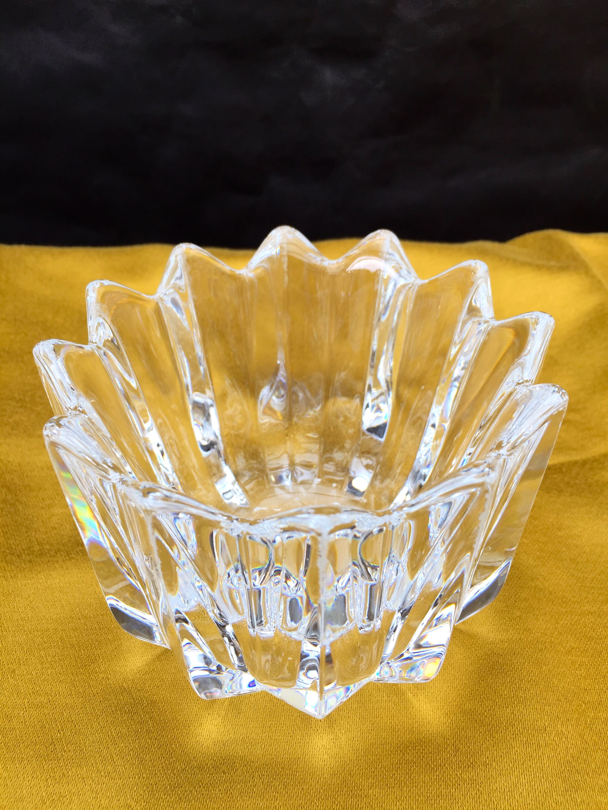 Small tulip pocket or signed crystal baguier, Scandinavian design by Jan Johanson Orrefors