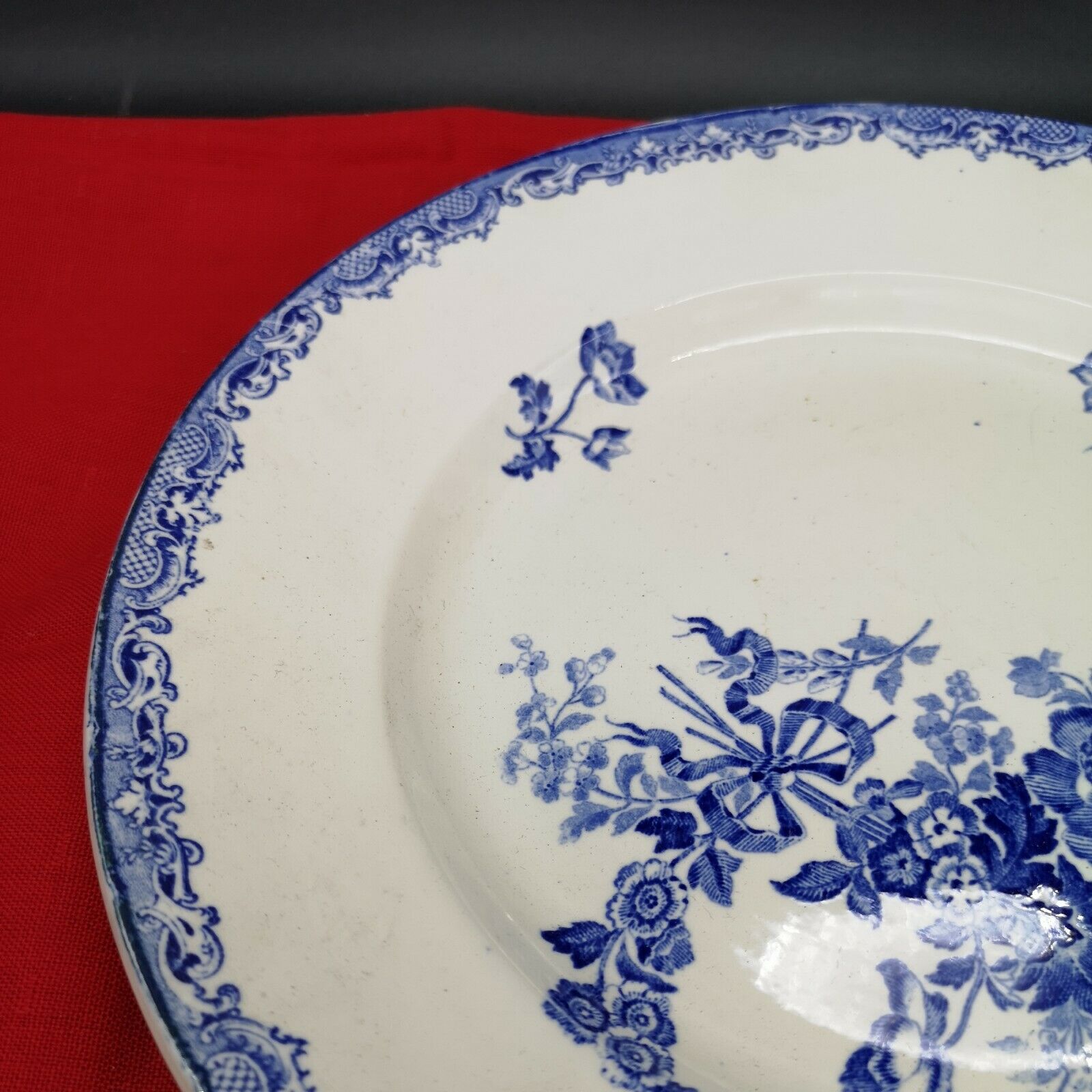 Round dish in Earthenware Sarreguemines model Fontanges