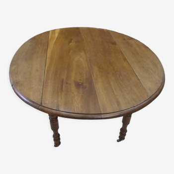 Round kitchen table with solid oak shutters