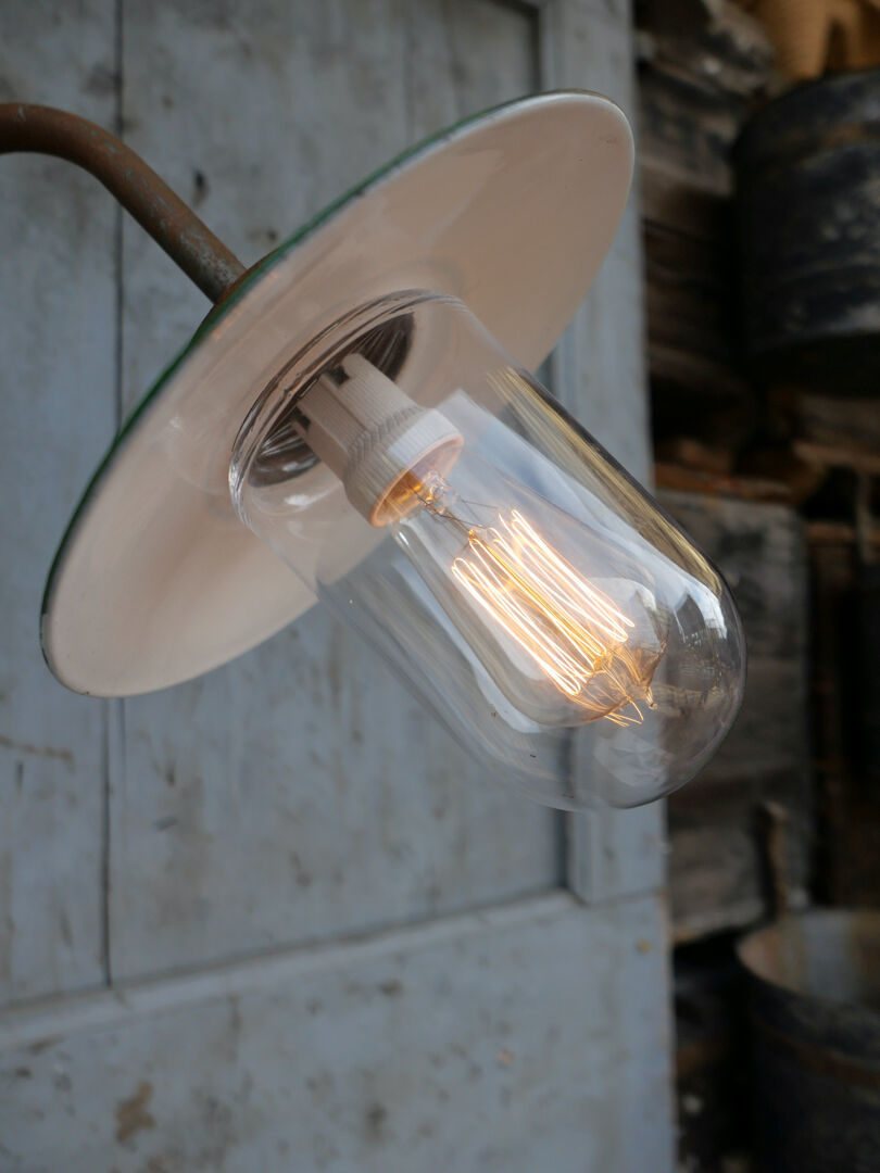 Apply metal and cast swan collar