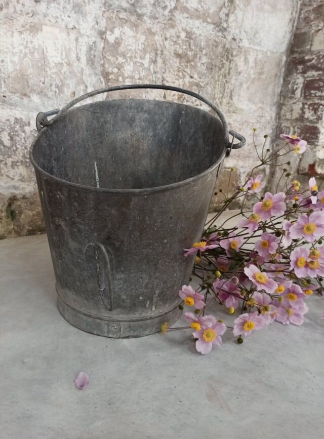 Zinc bucket