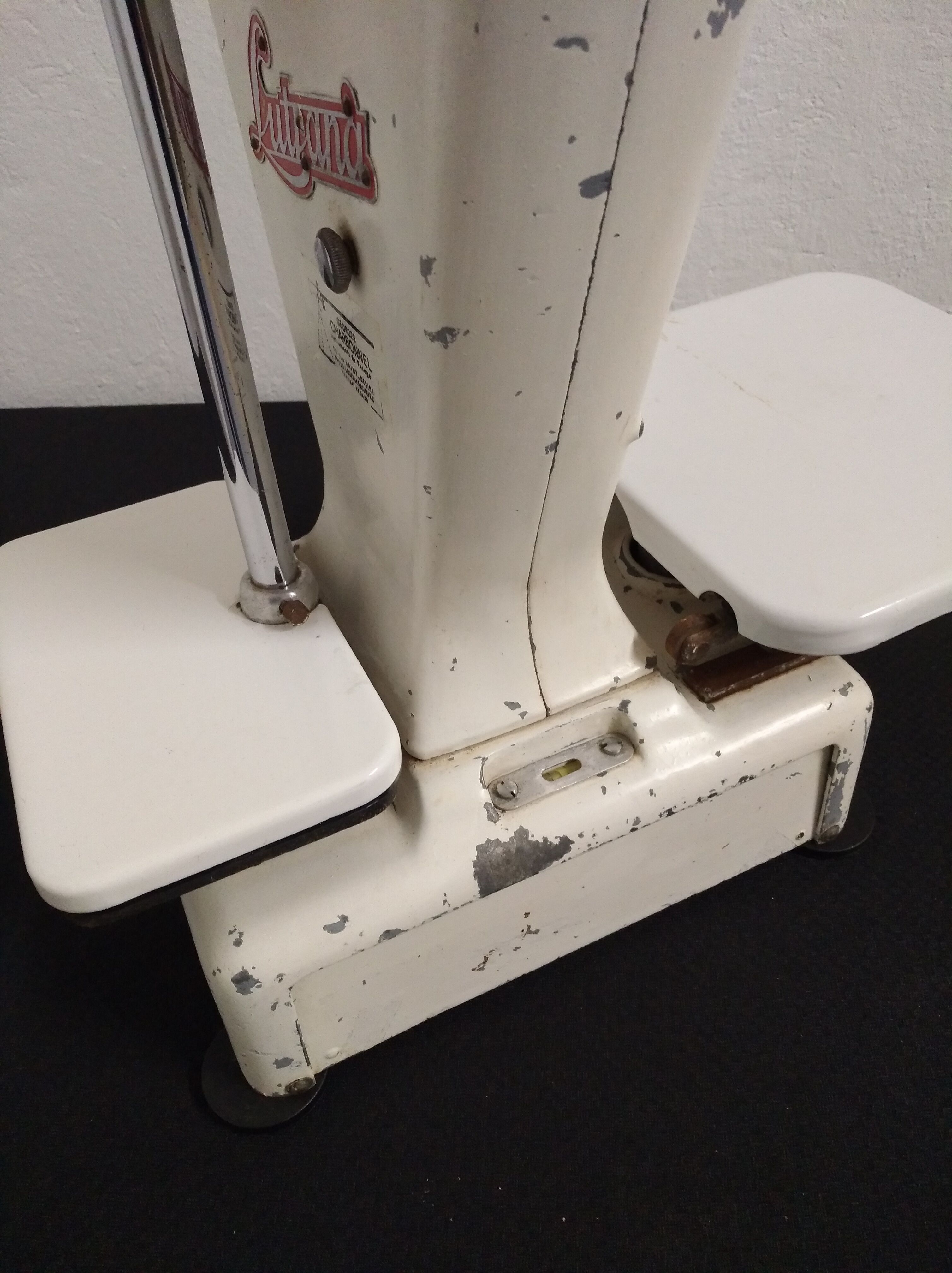 Vintage grocer's scale Lutrana