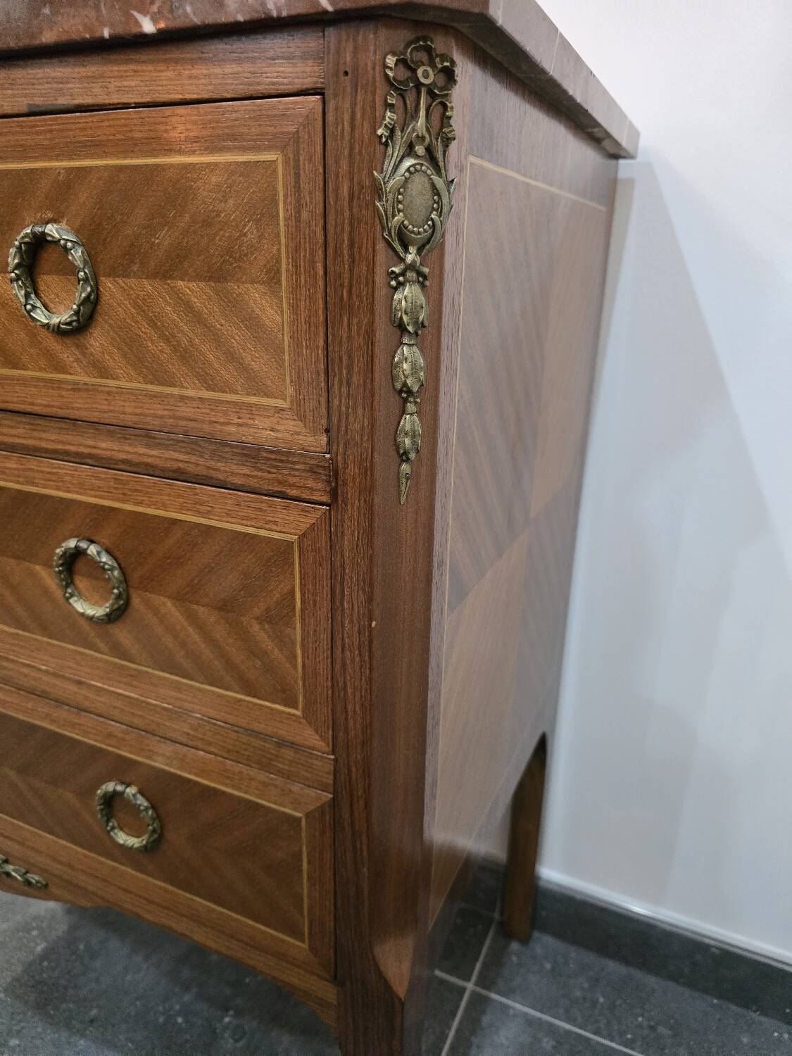 Commode style transitoire en marqueterie