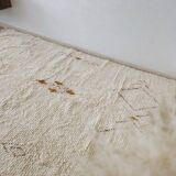 Large Moroccan rug made of natural wool, dimensions 250x150 cm, handmade.