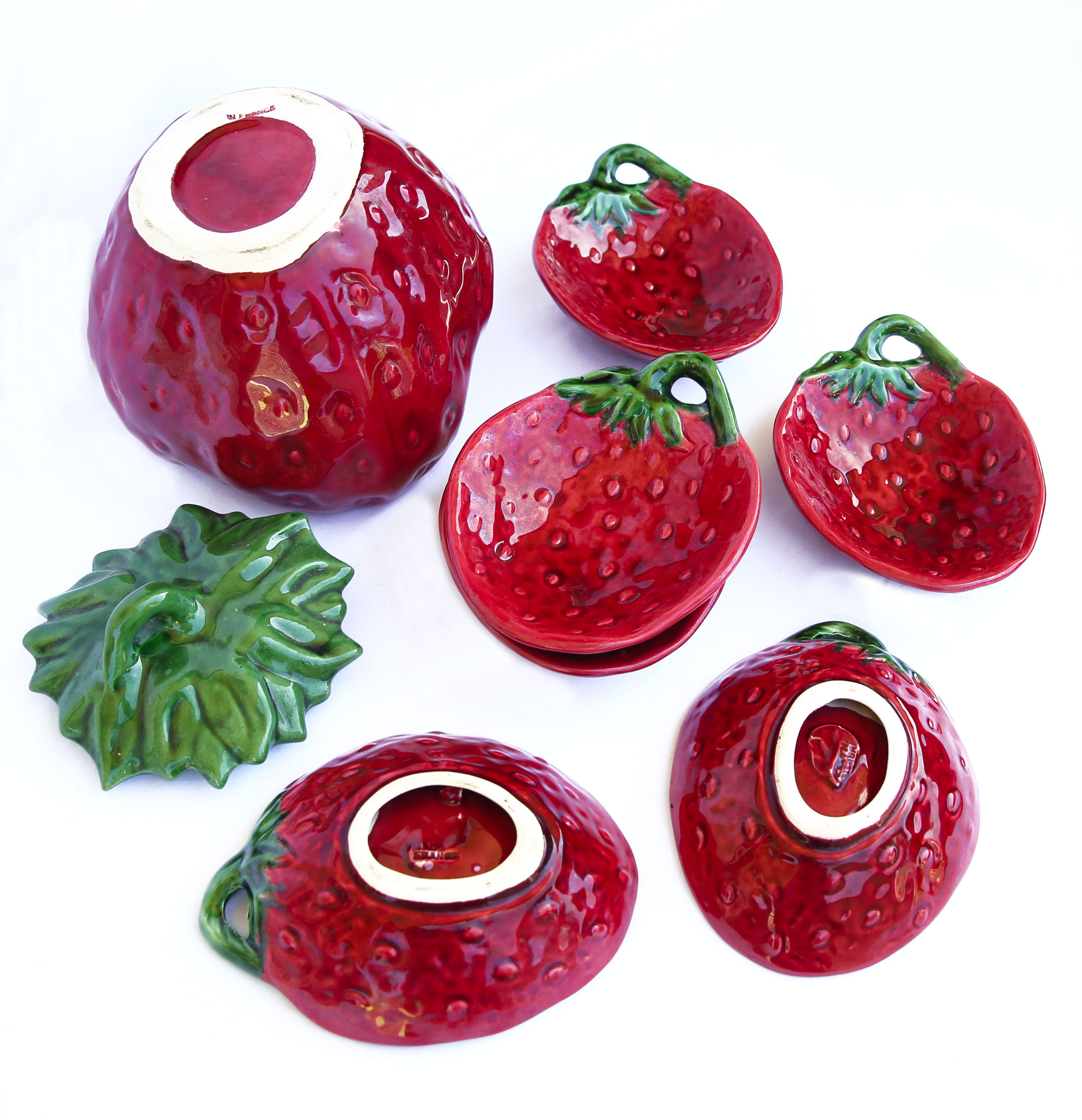 Salad bowl serving and 6 strawberry cups in Aegitna Vallauris