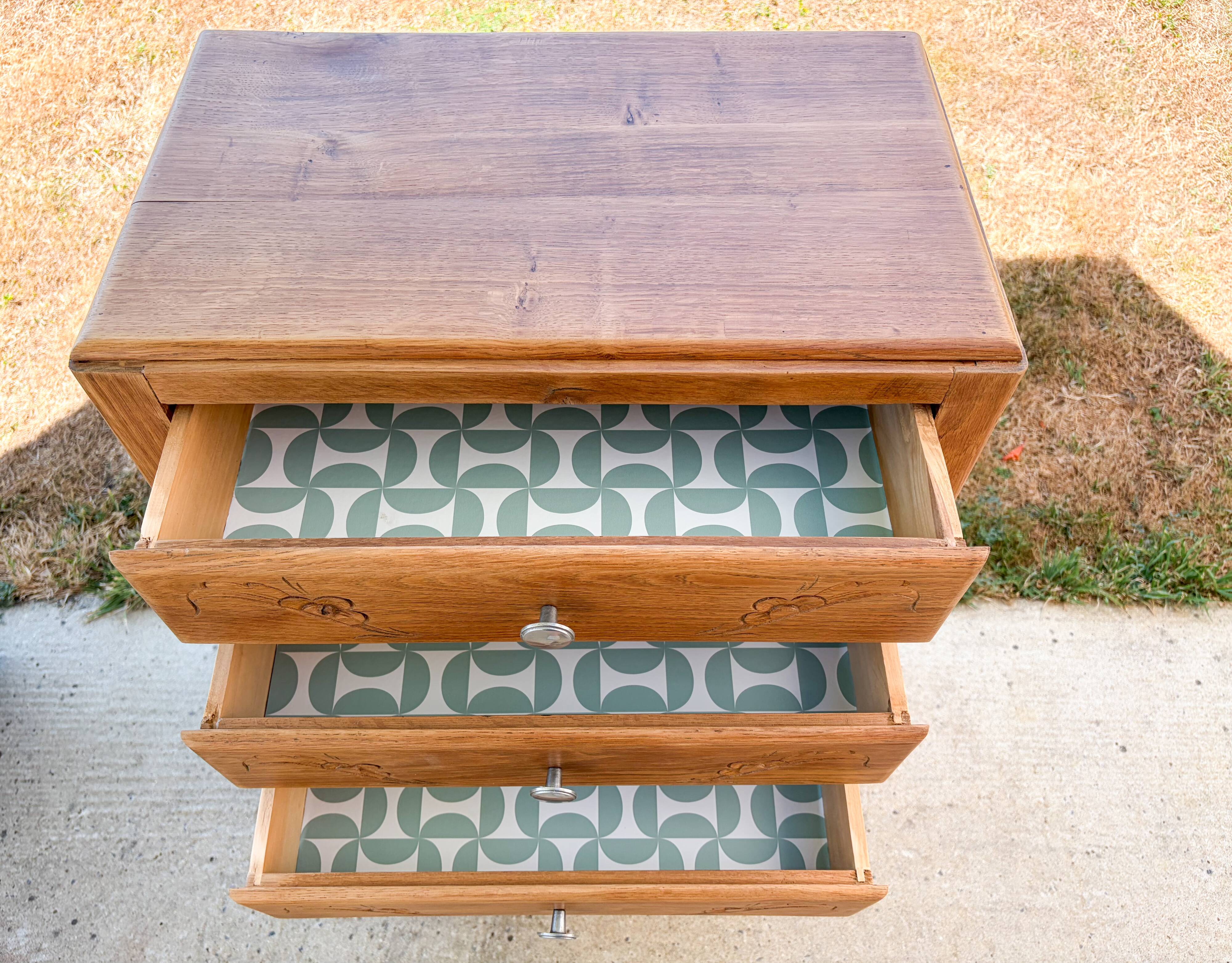 Art Deco chest of drawers with 6 oak drawers, claw feet, 1930s/40s.