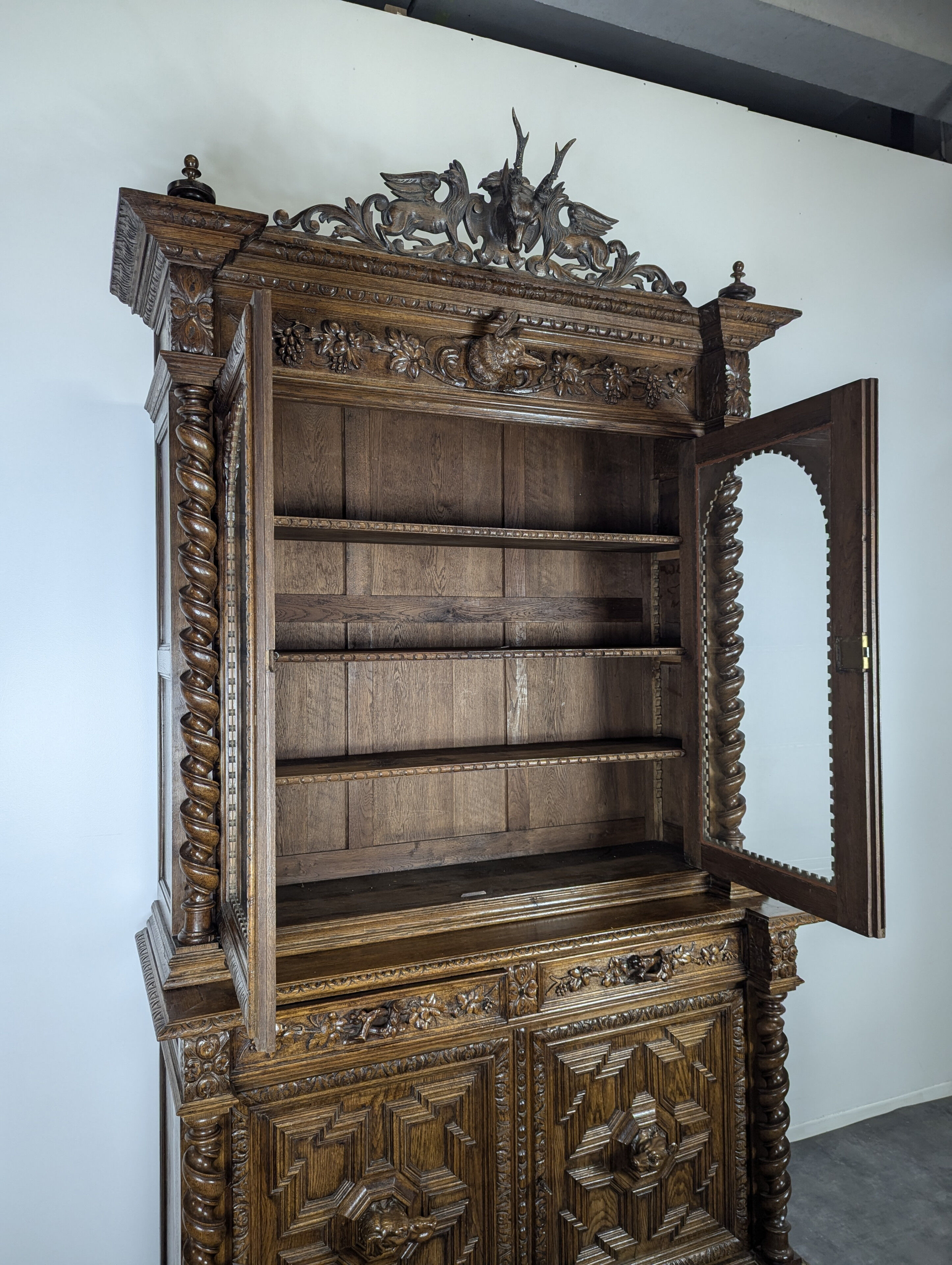Renaissance style hunting cabinet in walnut