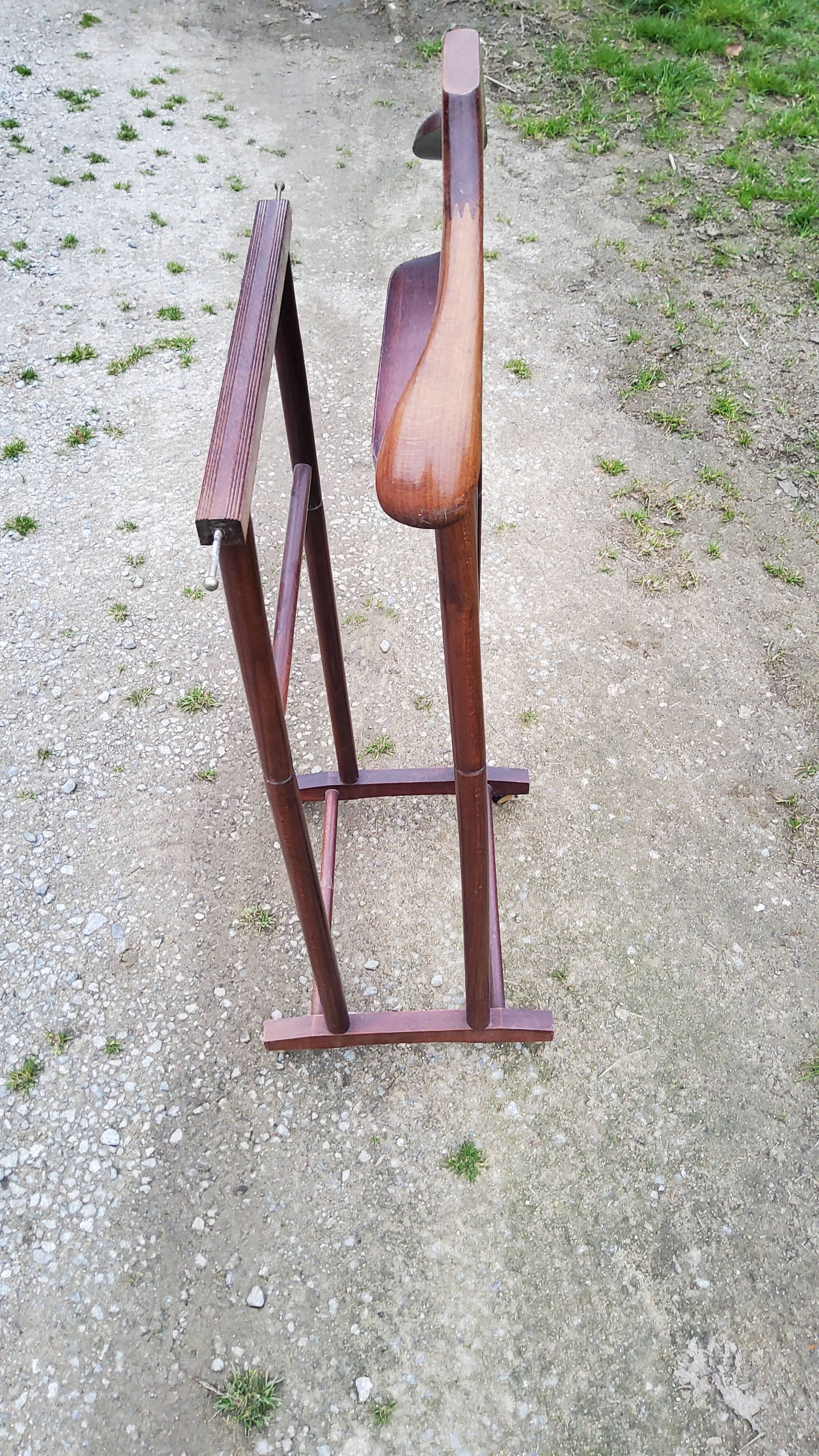 Chamber valet in mahogany tinted beech from the 70s with castors