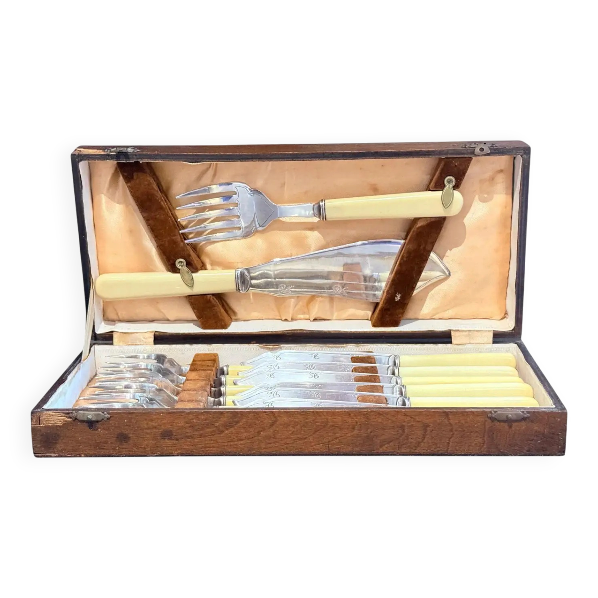 Set de couverts à poisson en métal argenté et ivoire synthétique