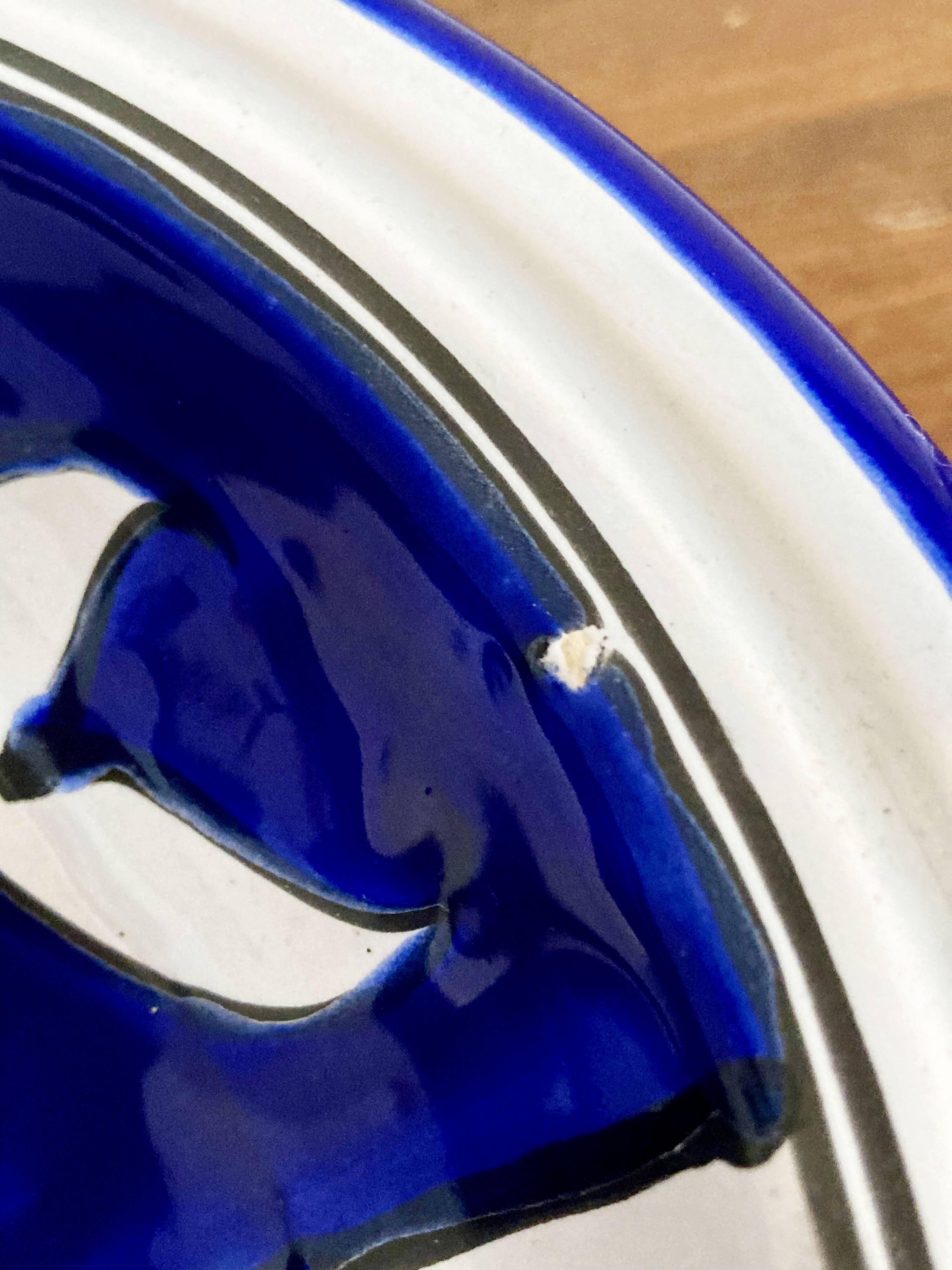 Mediterranean service, large dish and 6 soup plates