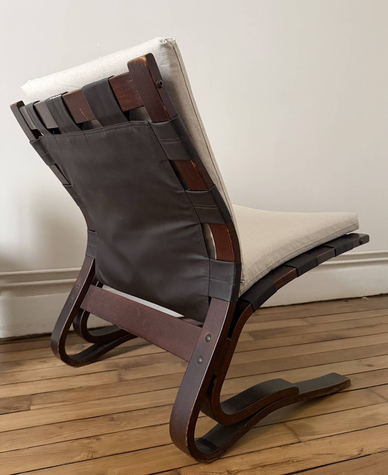 Skyline Scandinavian armchair by Einar Hove