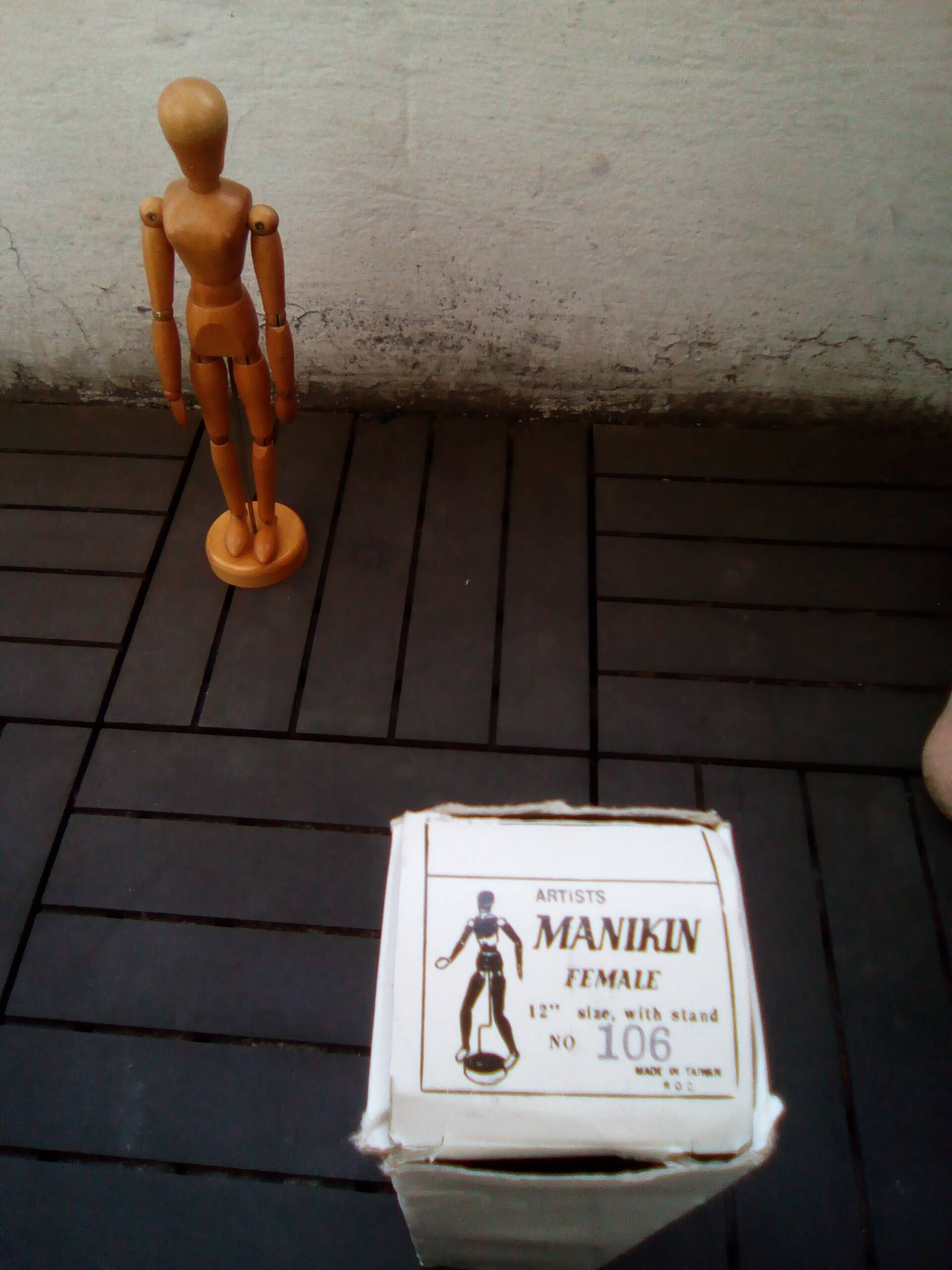 Articulated wooden female model