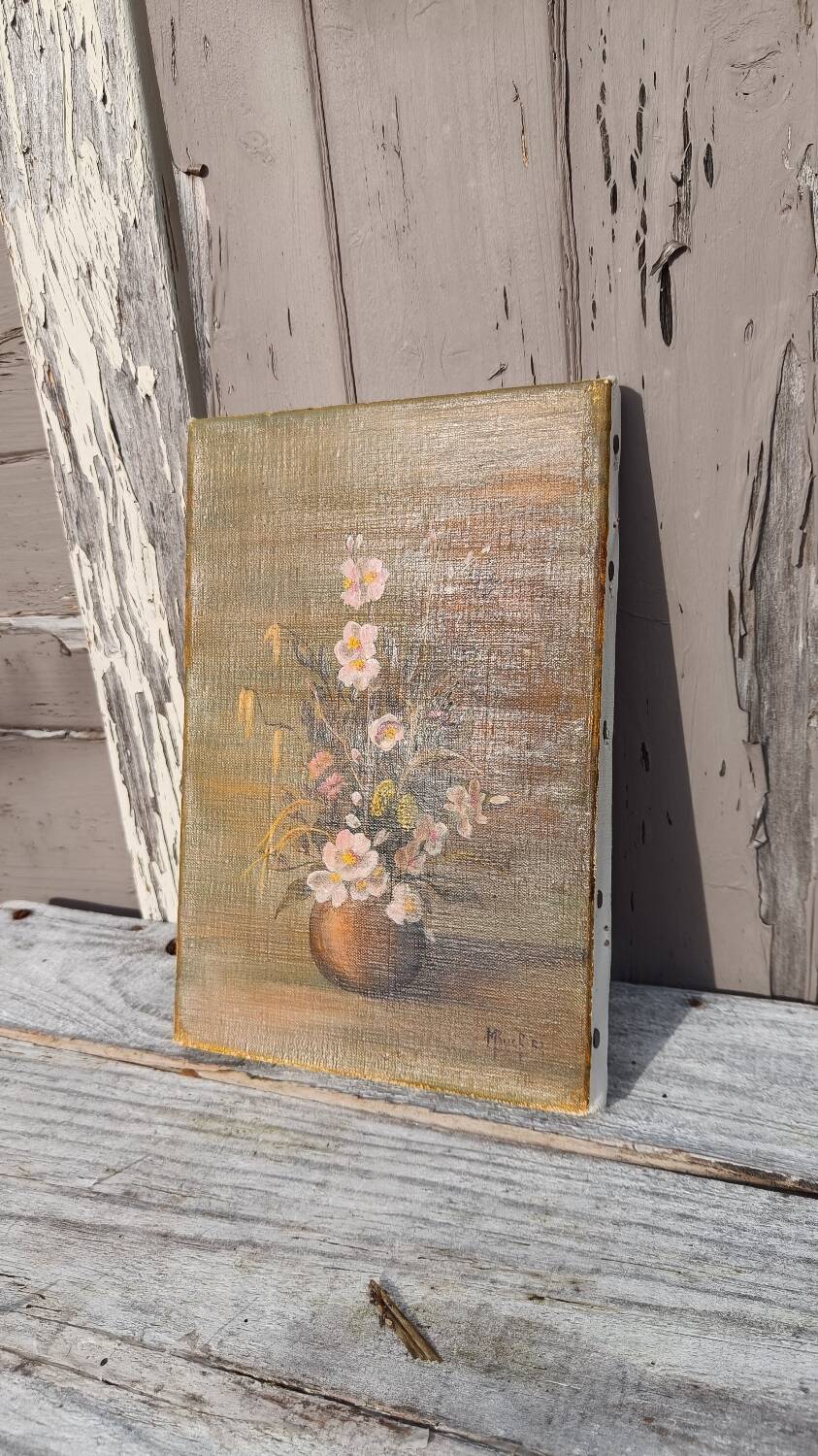 Canvas painting of a bouquet of flowers.