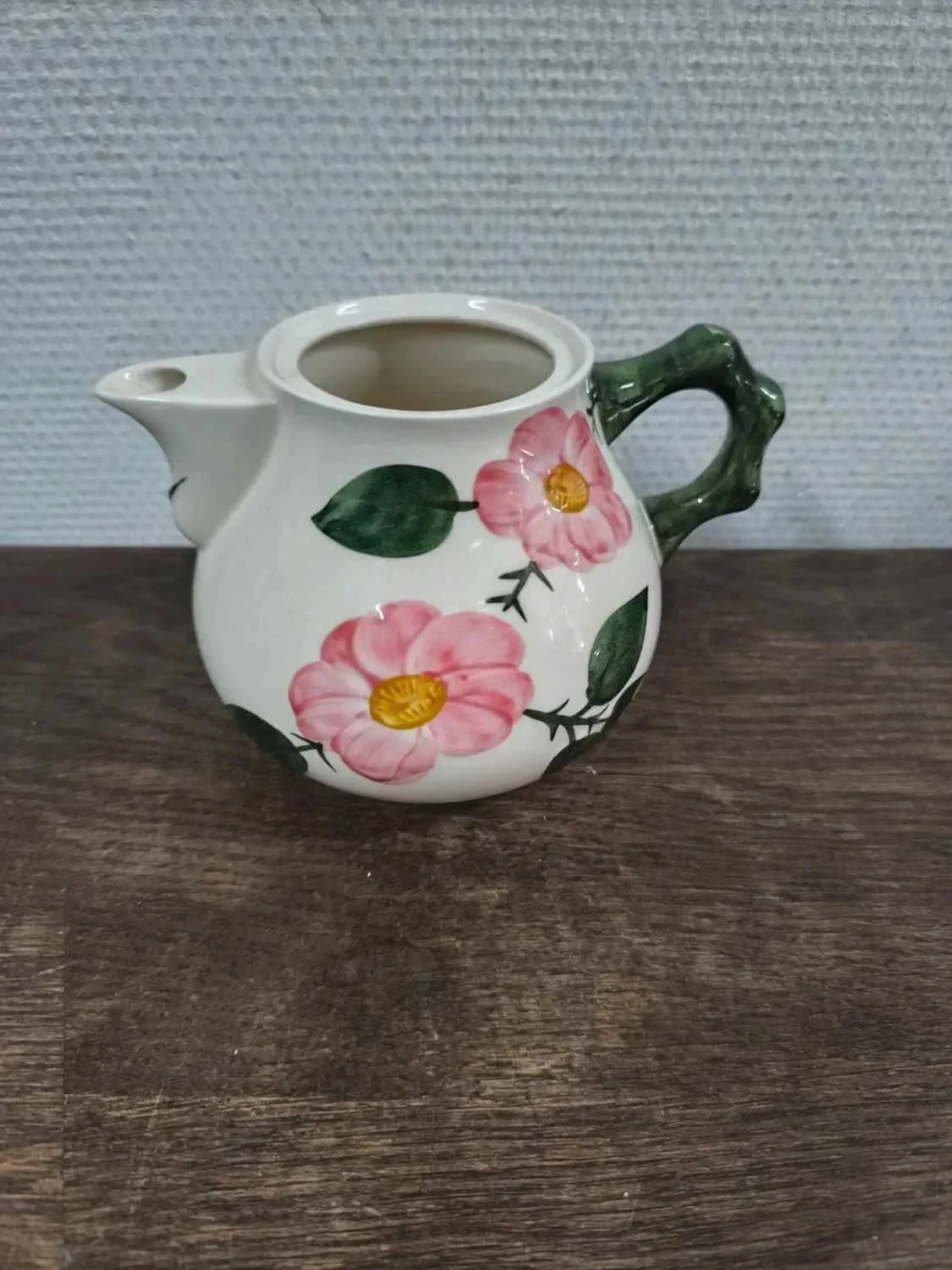 Villeroy and Boch Wild Rose teapot and coffee pot (V1)