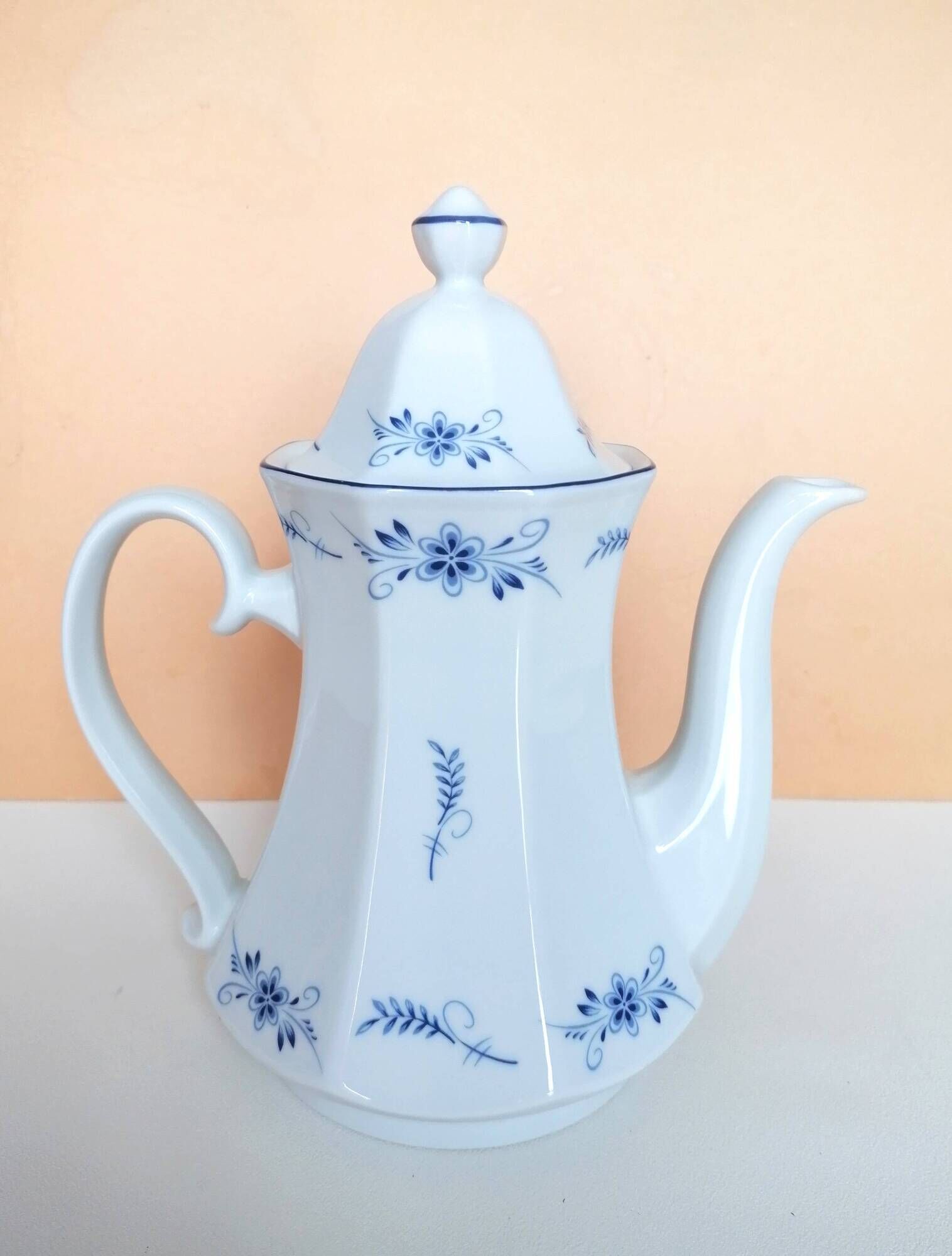 Porcelain teapot Winterling Marktleuthen Bavaria white blue