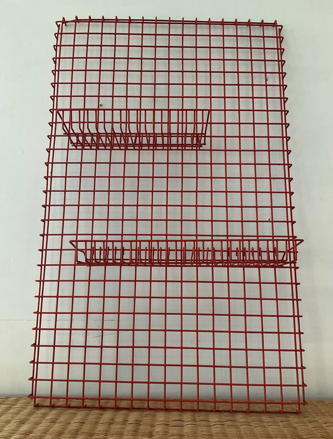 Binetta Seccose wall grid shelf in the style of the 70s-80s.