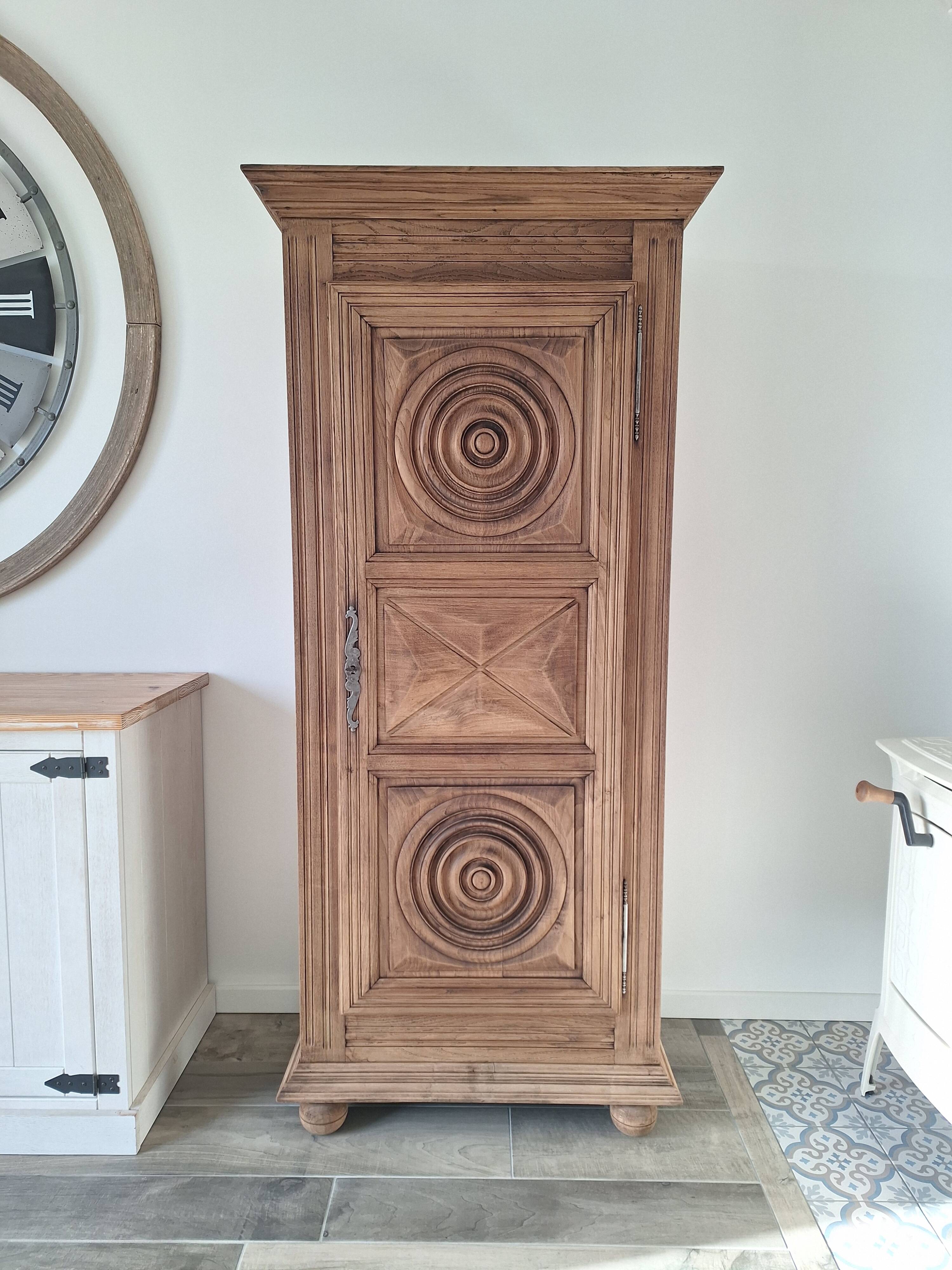 Oak solid bonnetière / wardrobe / dresser from 1940
