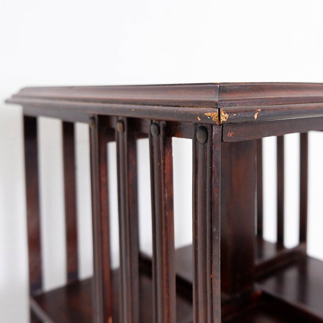 Table d'appoint en bois dur et bibliothèque tournante Vintage Sheraton Revival