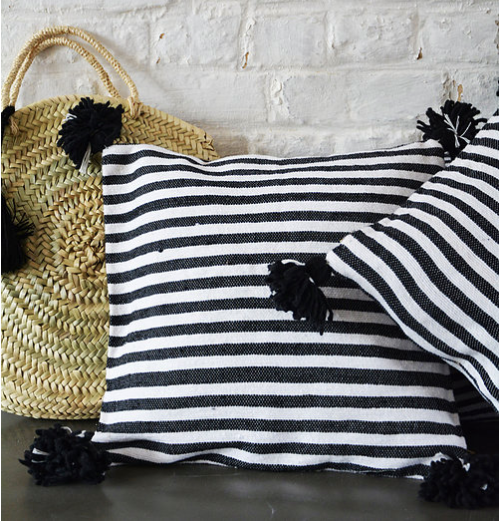 Coussin berbère blanc et noir lignes moyennes