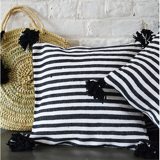 Coussin berbère blanc et noir lignes moyennes