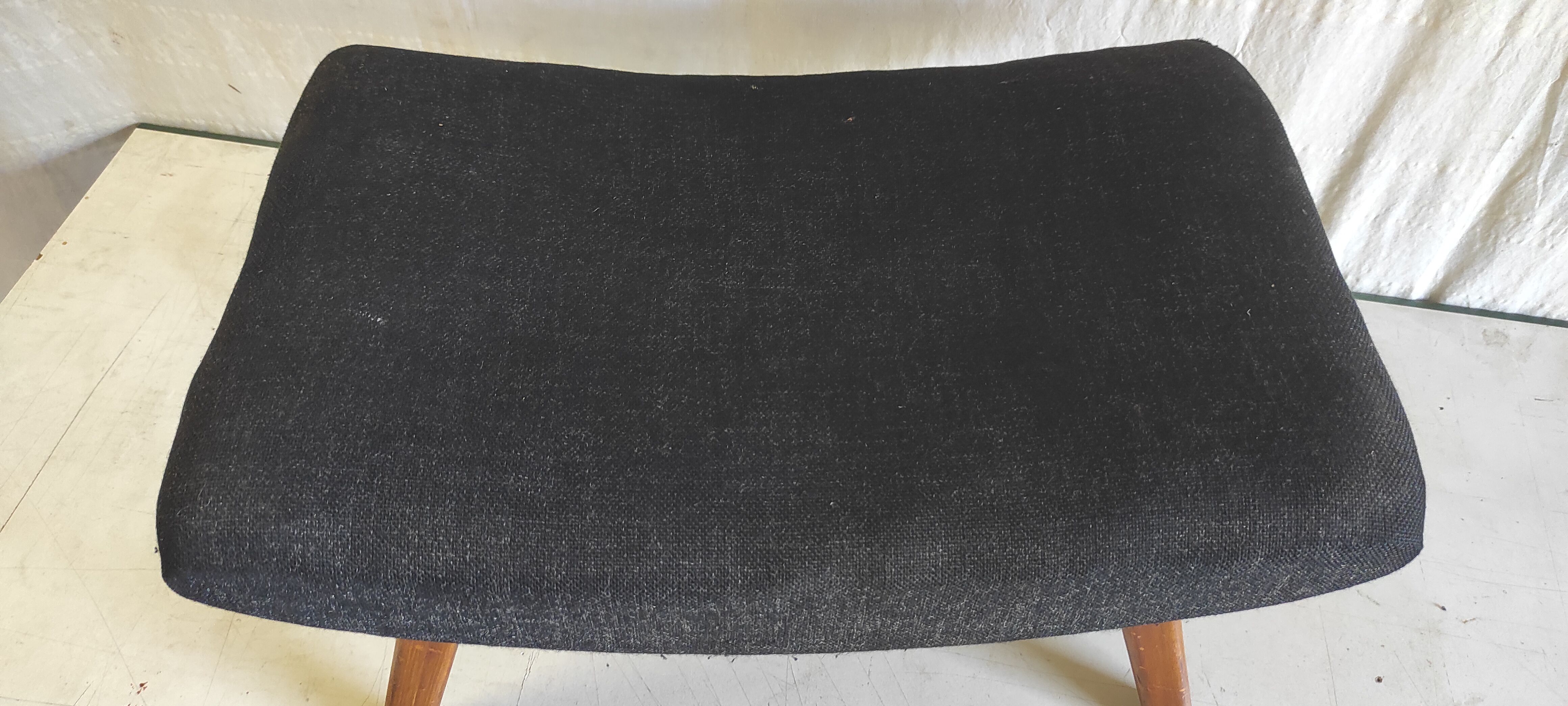 Ottoman modernist in solid wood - 1950s/60s