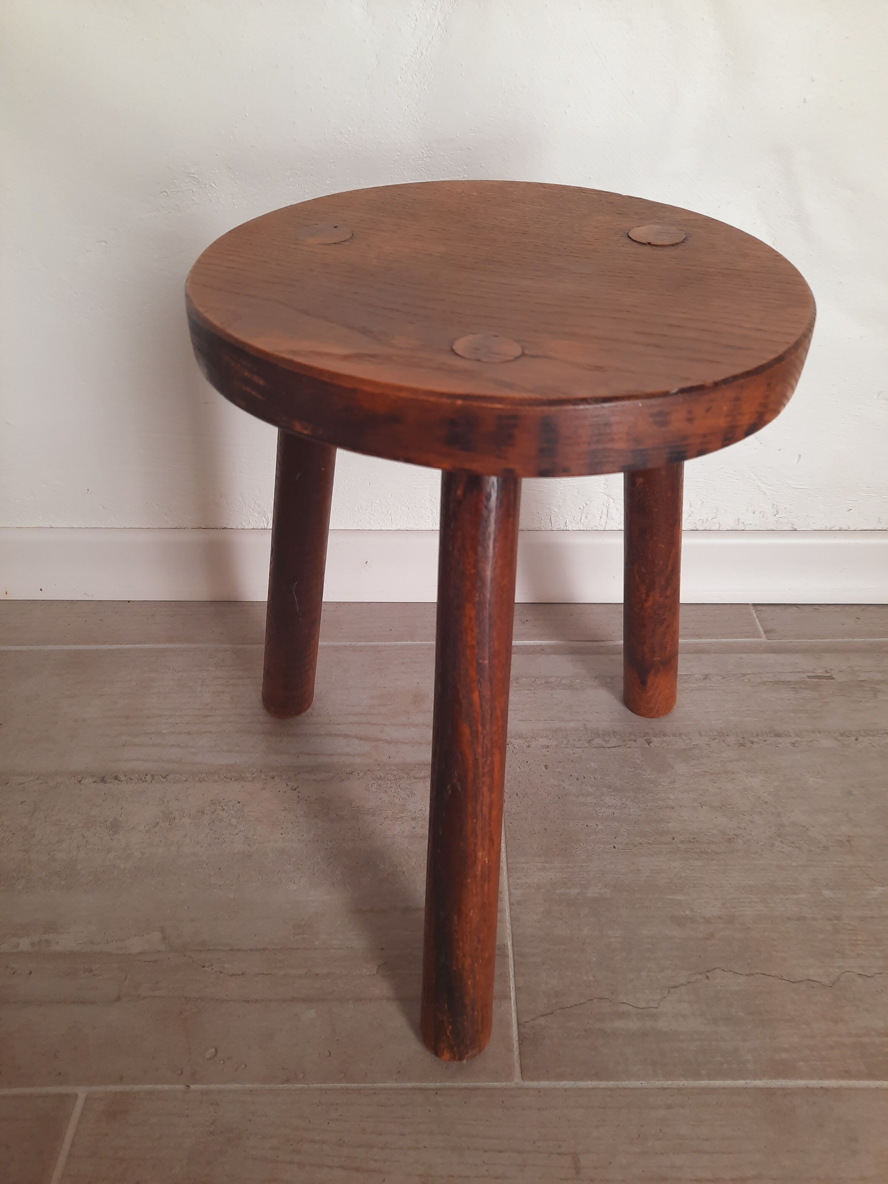 Tabouret tripode
