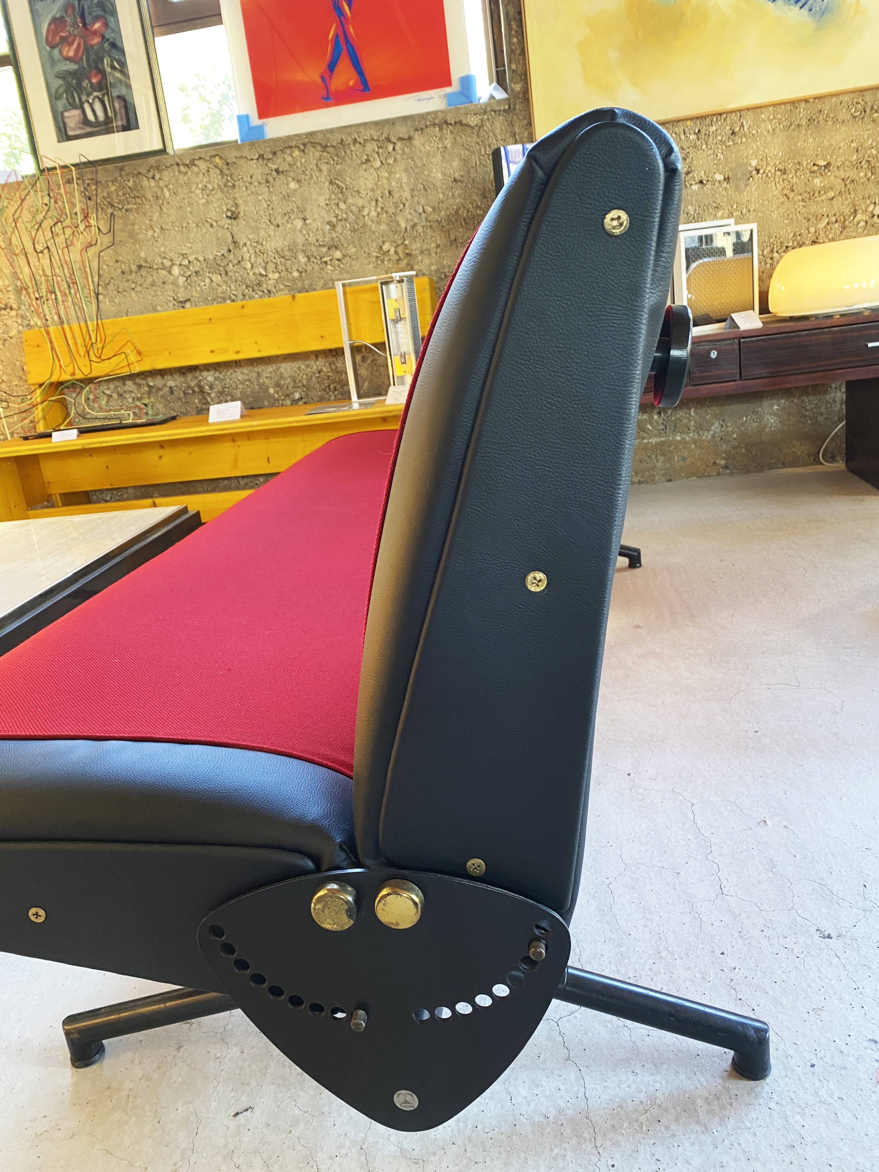 Osvaldo Borsani D70 Tecno sofa, 1960 Limited edition