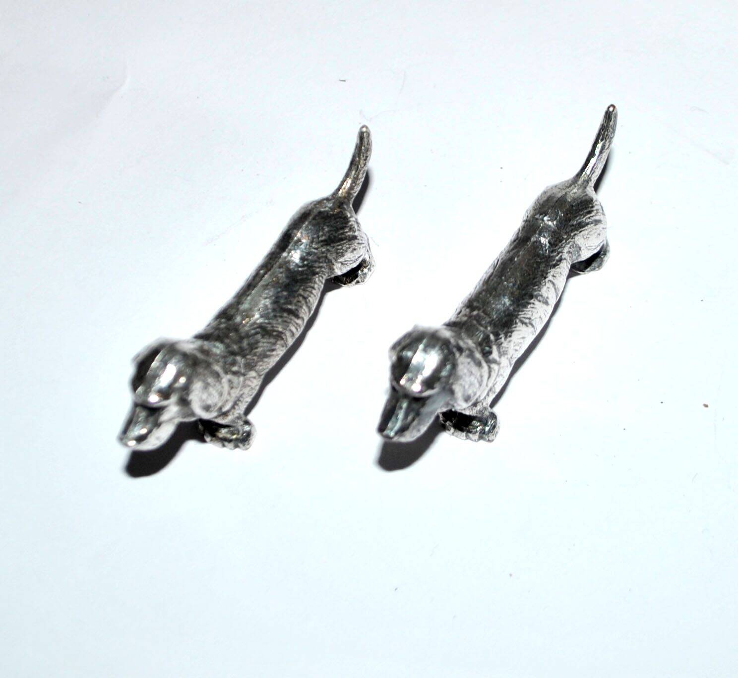 Set of 2 vintage animal knife rests, dachshund and basset hound, in silver-plated metal.