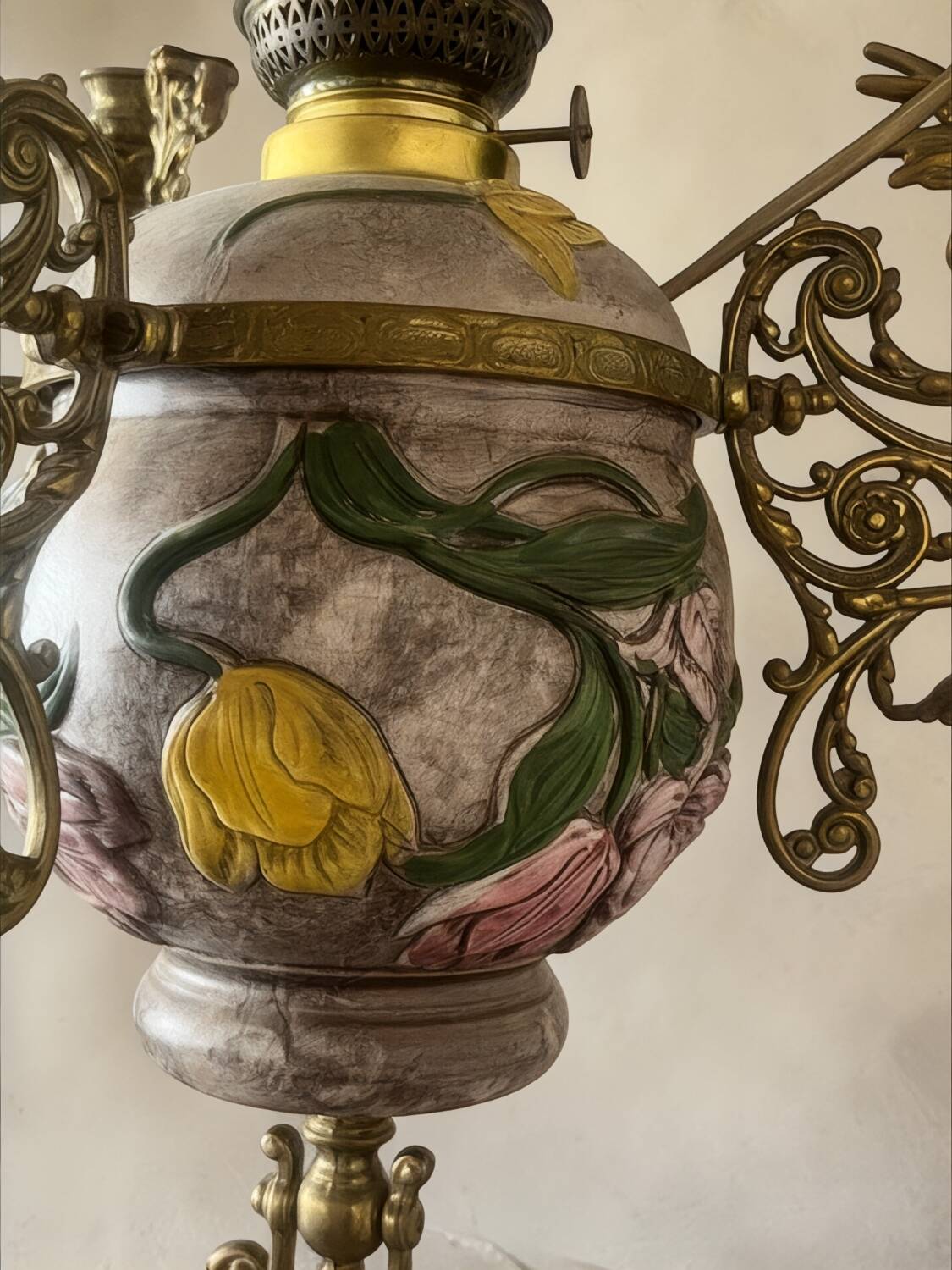 Antique lustre from the late 19th century, brass and opaline with floral decoration, 9 oil lights.