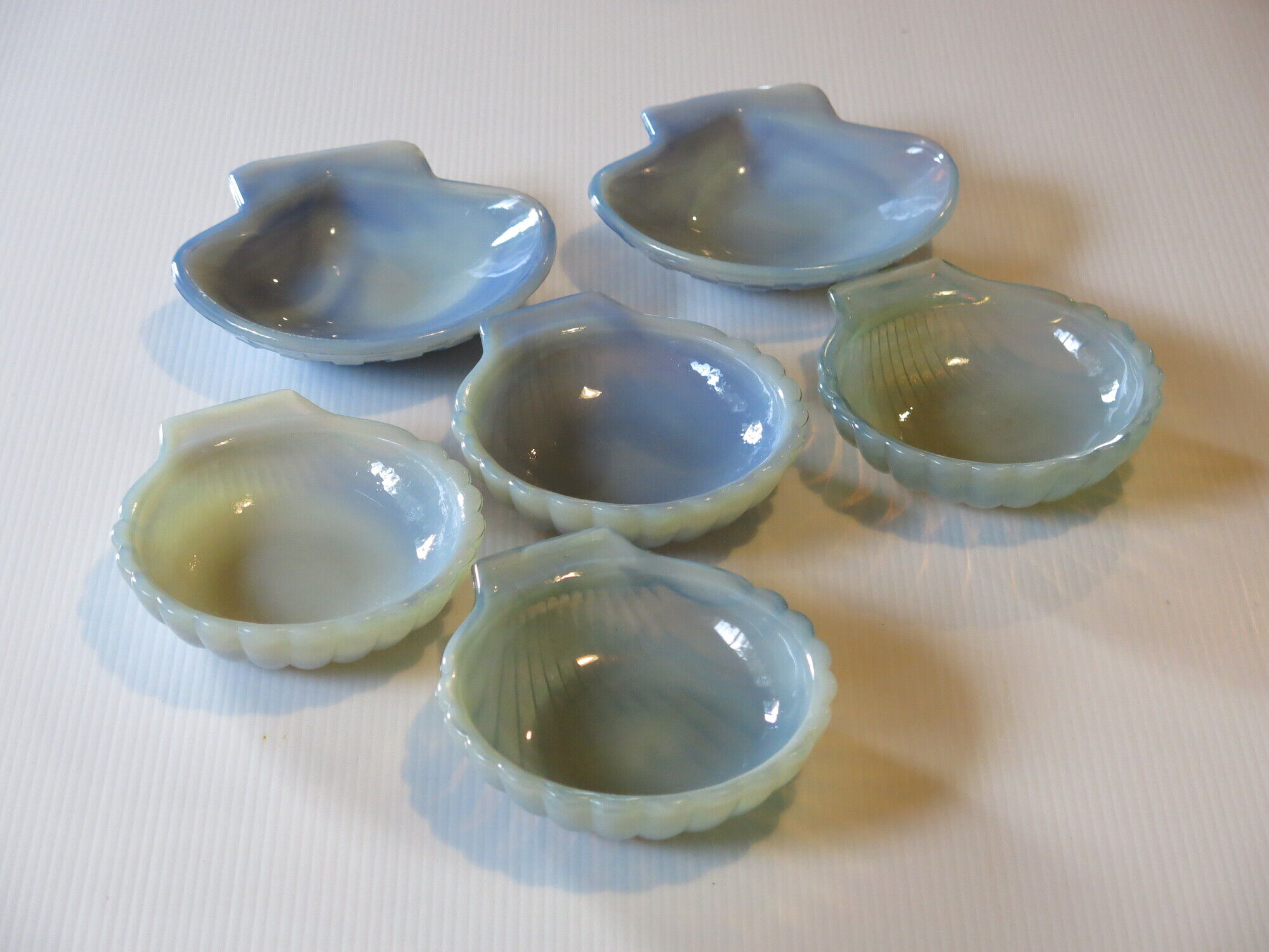 6 dishes with scallops in opaline from Arcopal in very good condition