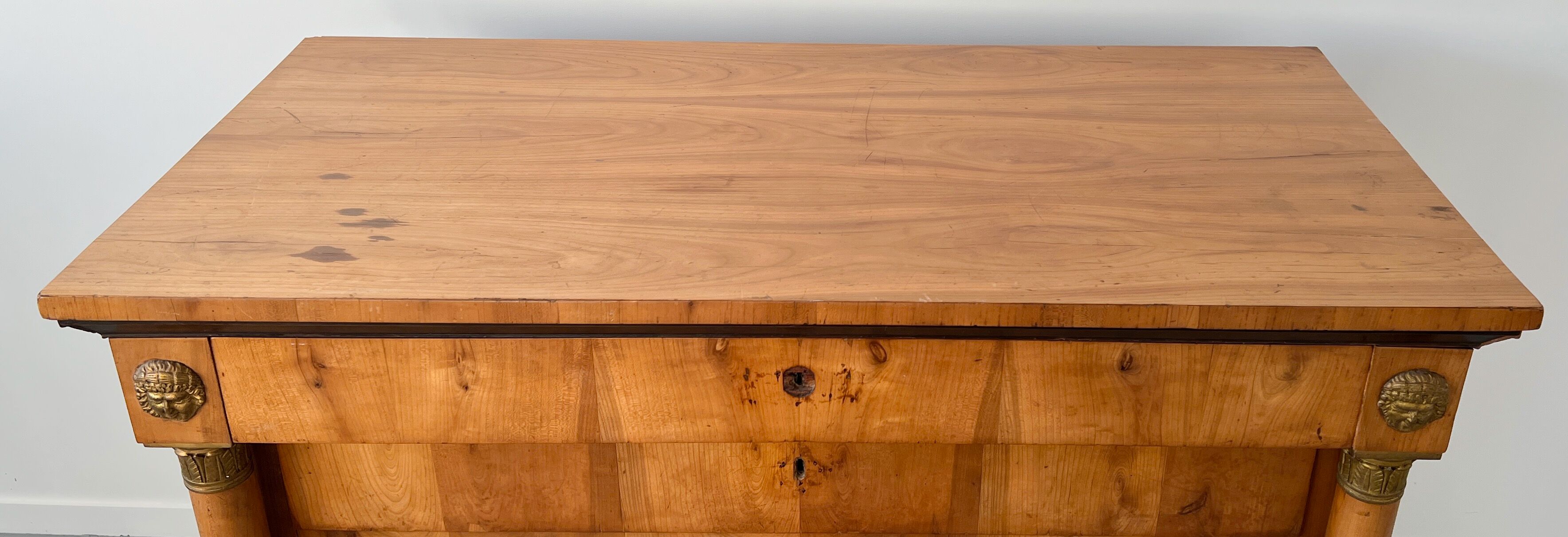 Commode Biedermeier en placage de merisier circa 1830