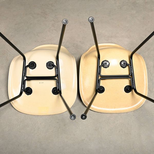 Ensemble de chaises DSX multicolores de Charles et Ray Eames pour Herman Miller.