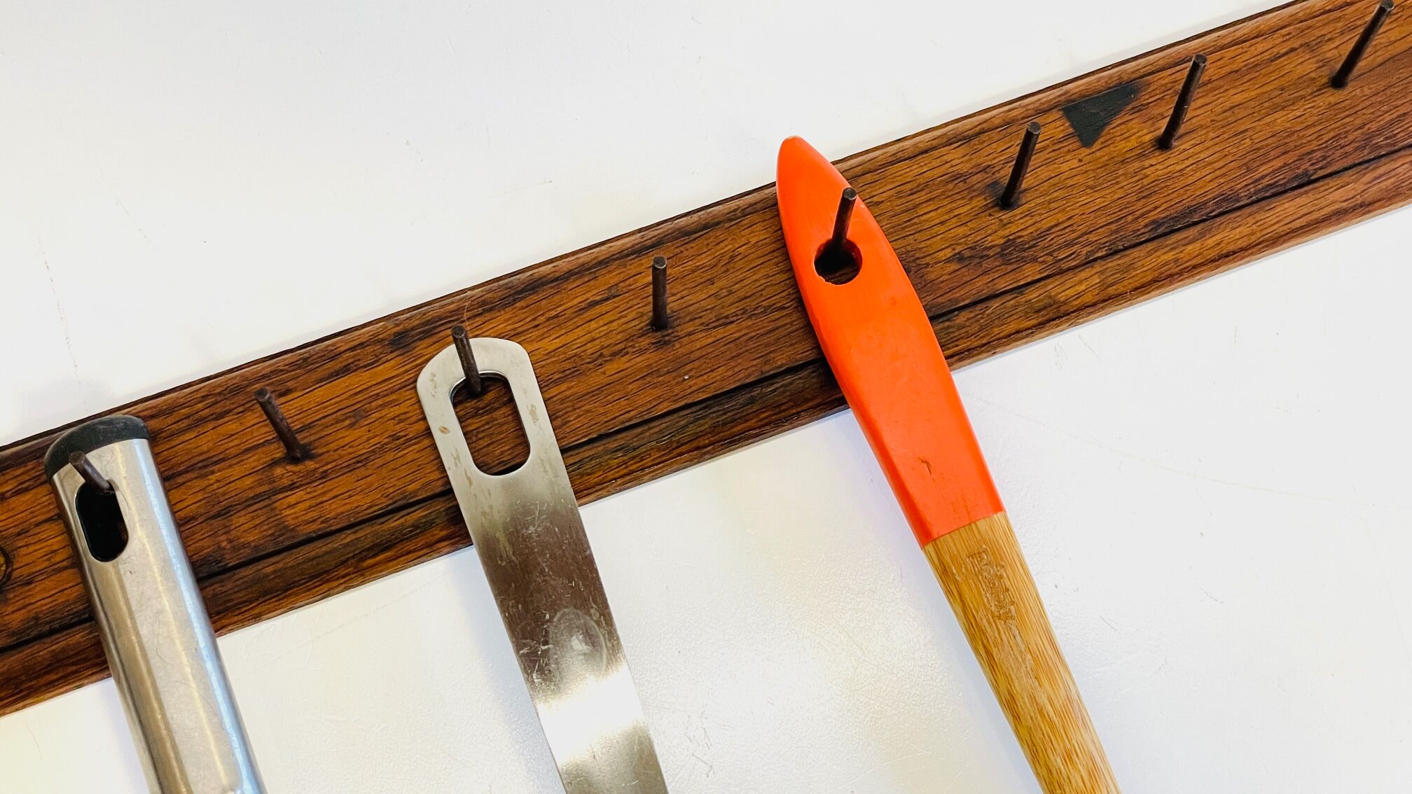 Workshop coat rack in solid oak