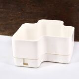 Vastill planter in white plastic by Michael McCann