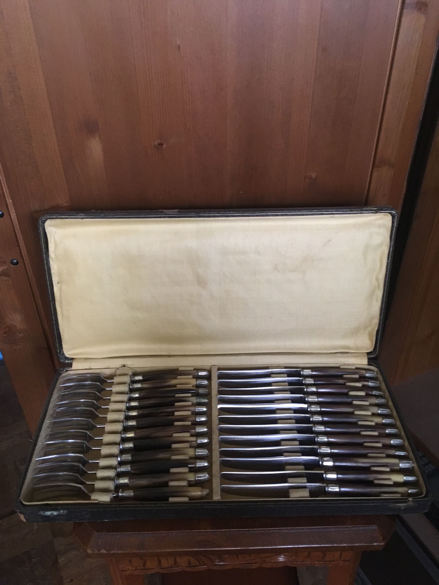 Series of dessert cutlery in stainless steel "with two lions"