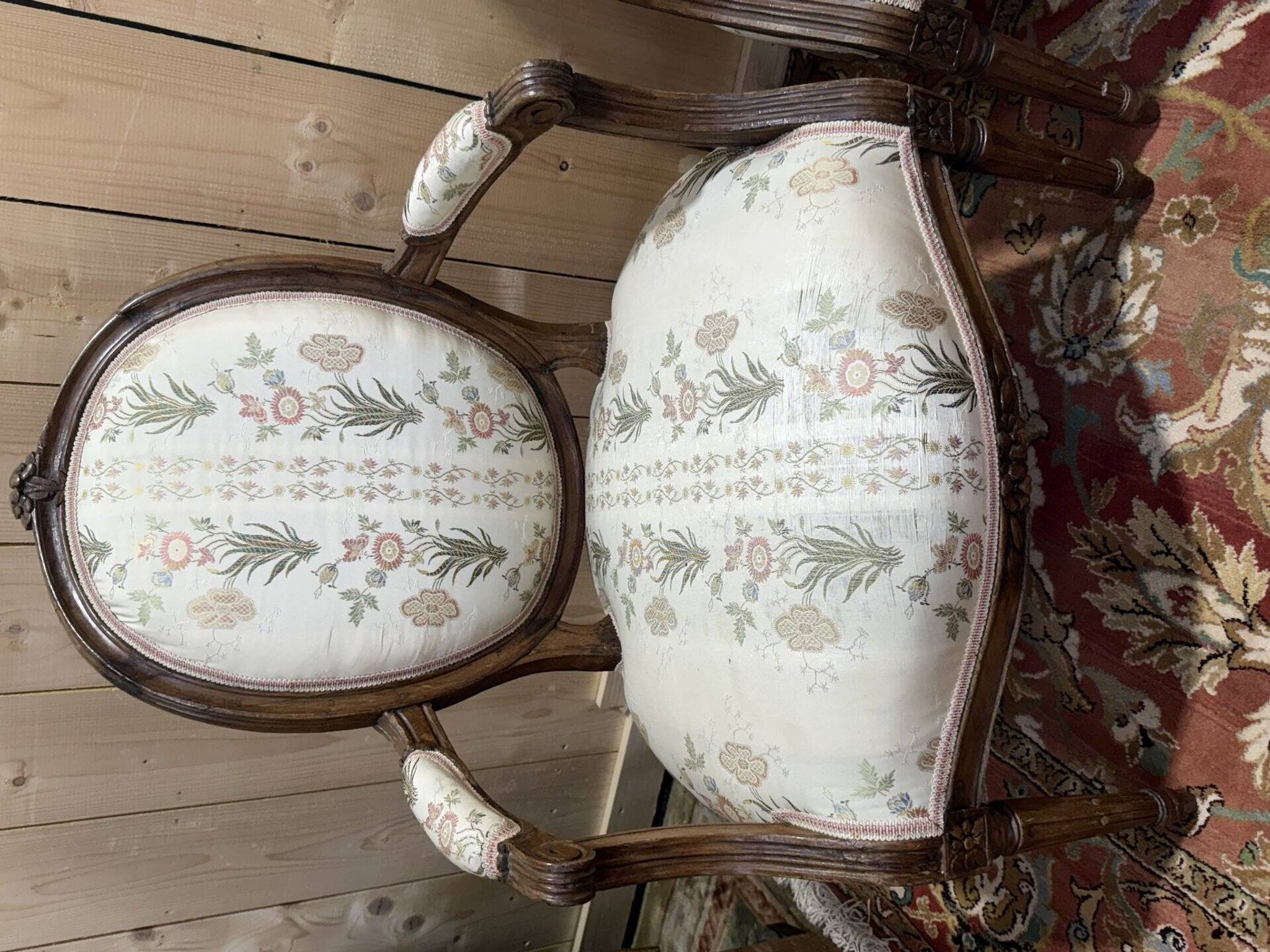 Suite de 4 fauteuils cabriolets à médaillons d'époque Louis XVI
