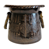 Cache pot ancien chaudron en cuivre gravé indo persan. xixème siècle.
