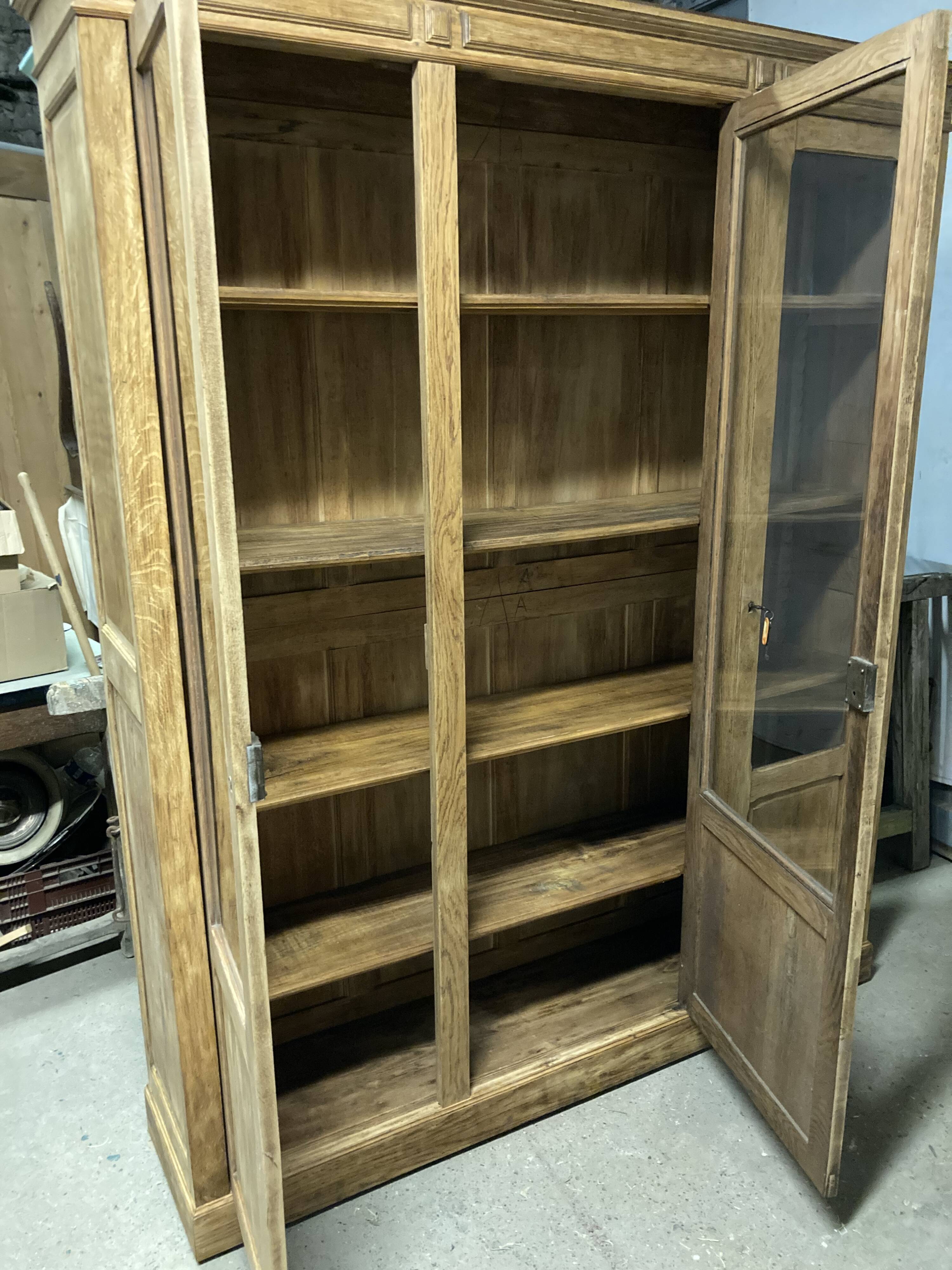 Bookcase 3 oak doors