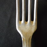 23 seats: 12 forks, 11 spoons, silver metal, 2 punches