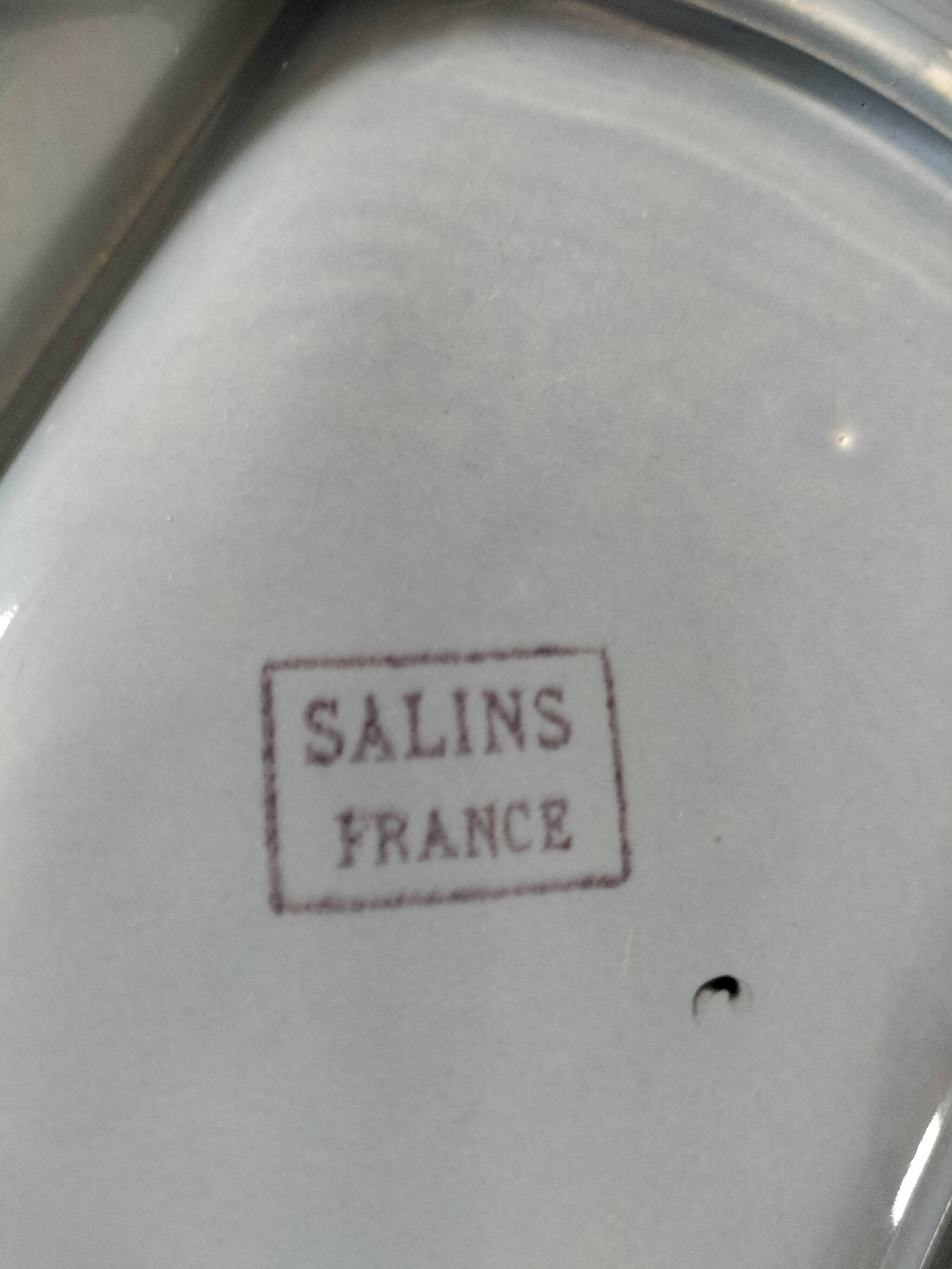 7 compartmentalized plates, Salins, France