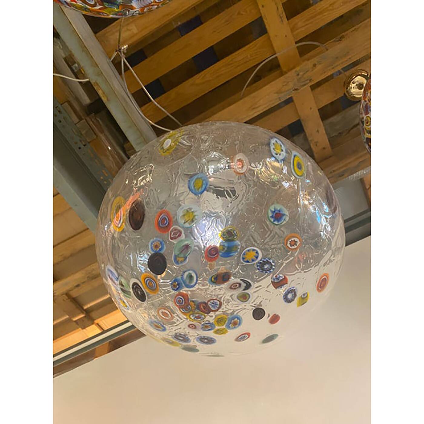 Suspension contemporaine en verre de Murano transparent avec des motifs multicolores Murrise