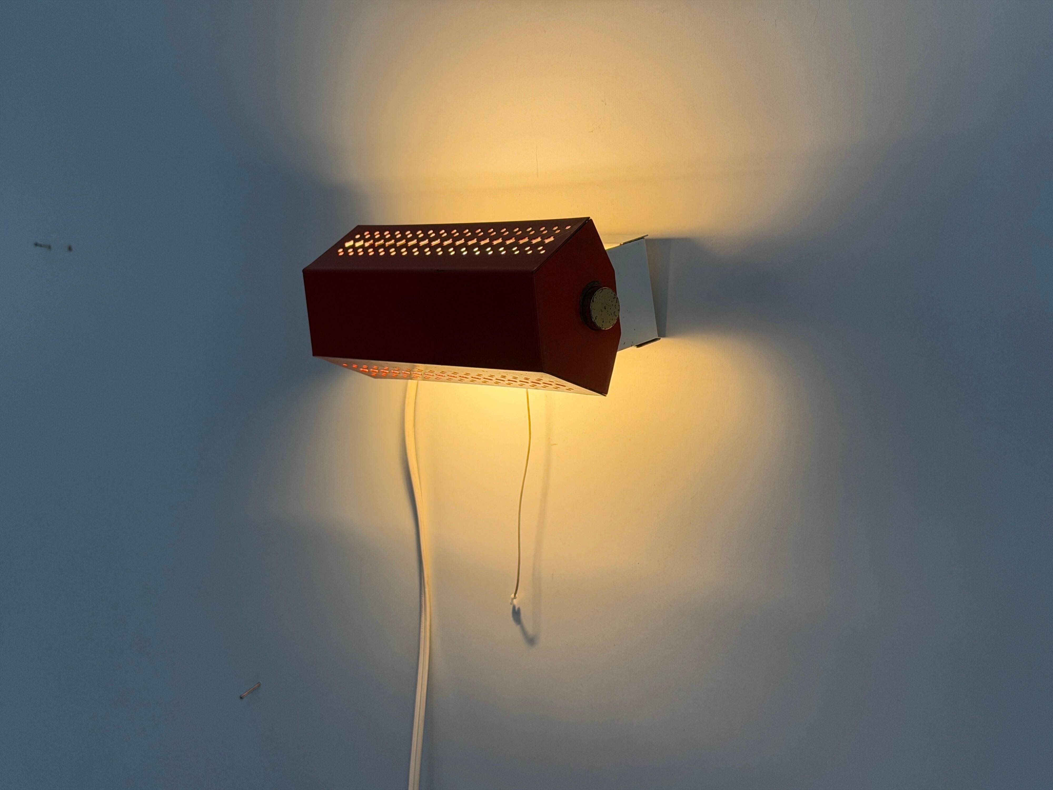 Applique en métal rouge du milieu du siècle par N Leuchten, 1960, Allemagne