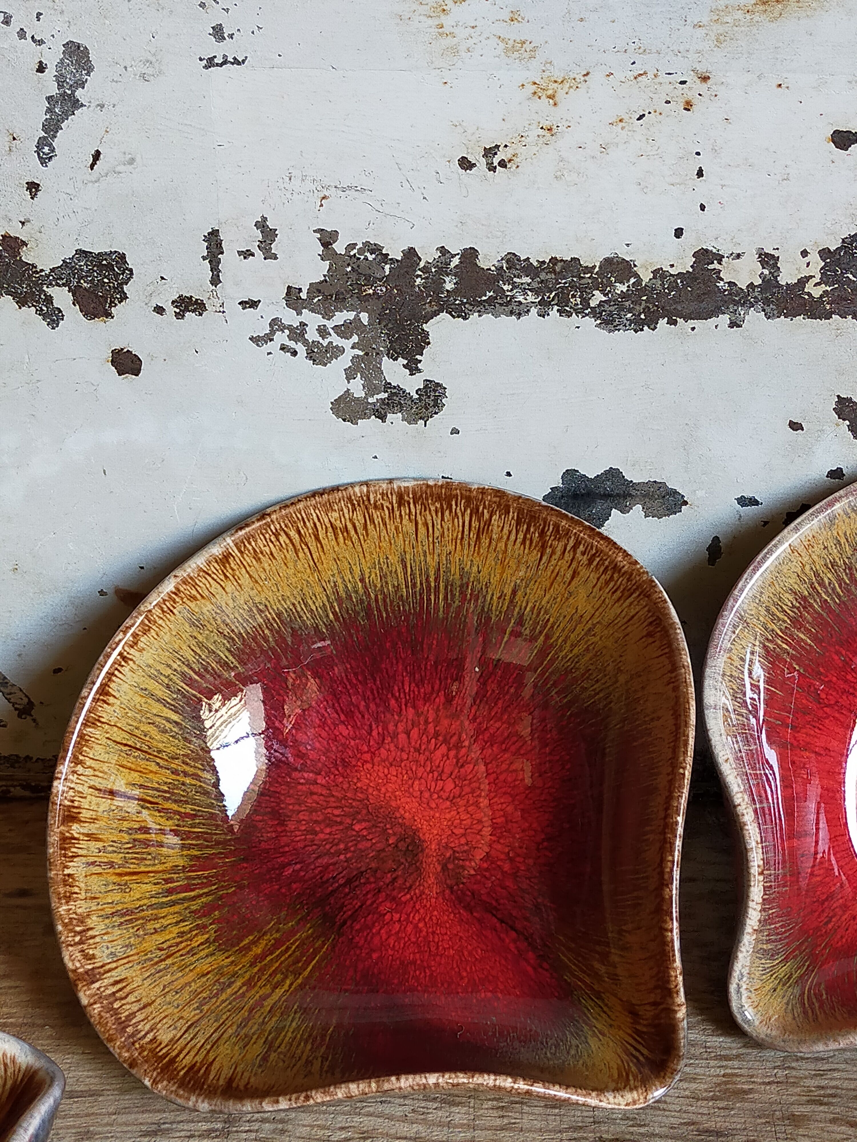 Four bowls free-form cups with French metal enamel