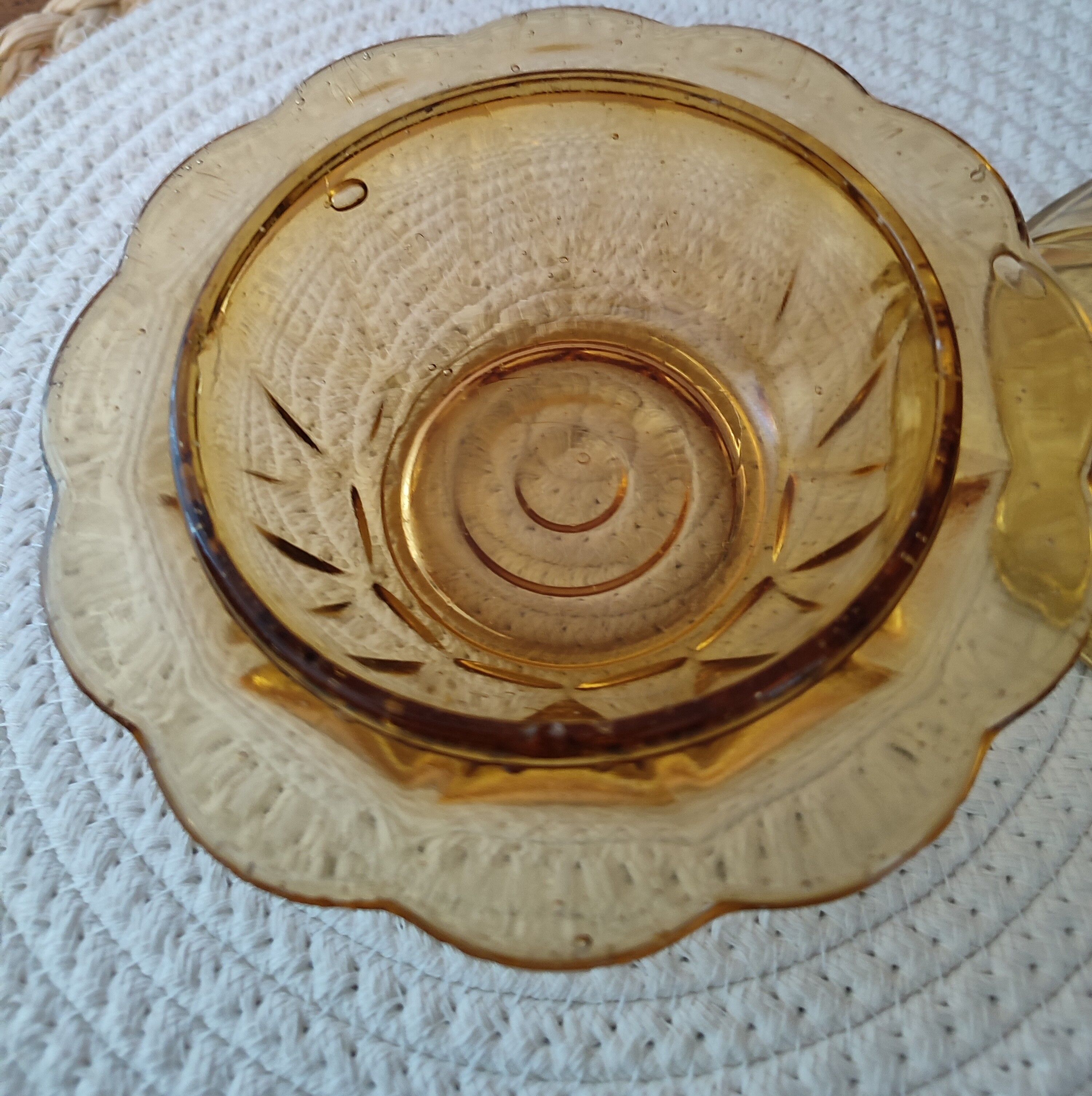 Sucrier en verre pressé Art deco