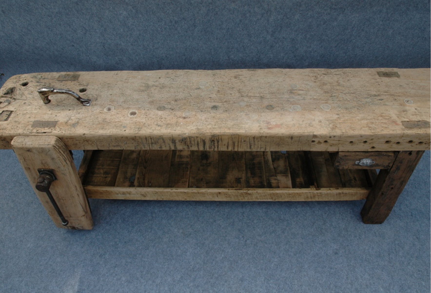 Etabli de menuisier en bois massif avec étau